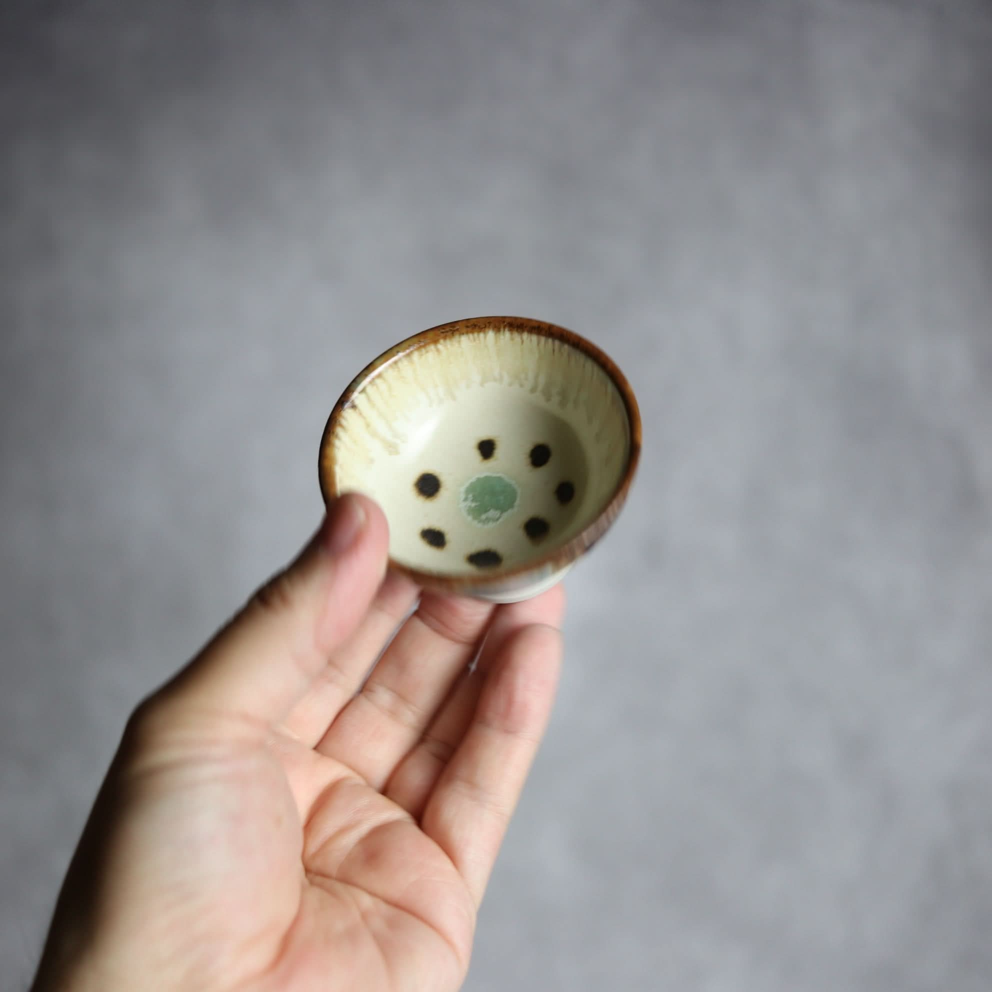 ぐい呑1 三彩 印花 やちむん 陶器 拓美窯 やちむん 陶器.