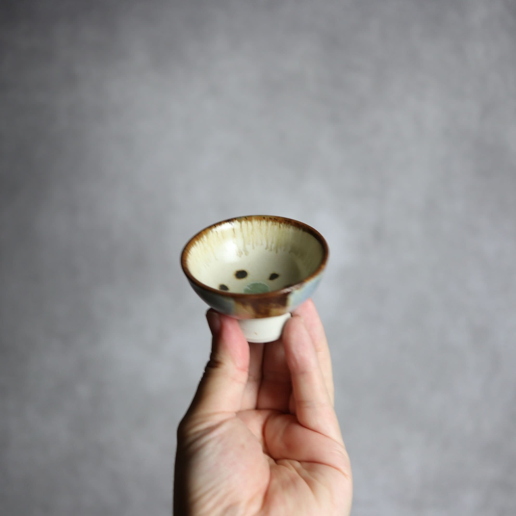 ぐい呑1 三彩 印花 やちむん 陶器 拓美窯 やちむん 陶器.