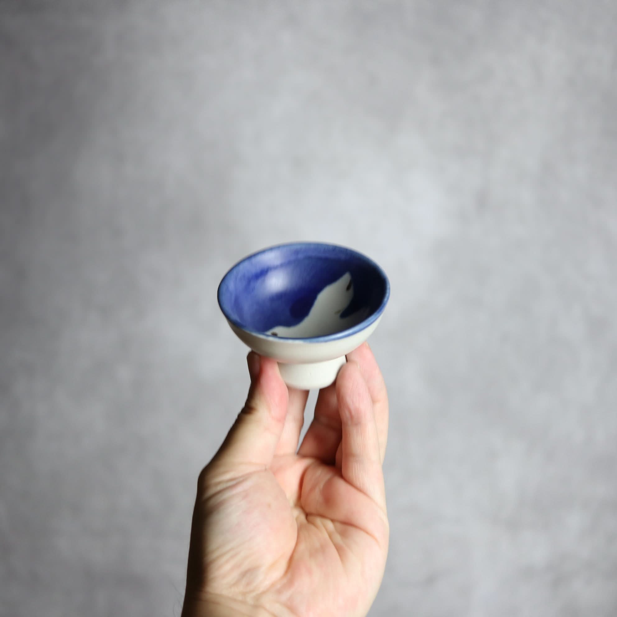 ぐい呑1 呉須釉 鳥 やちむん 陶器 拓美窯 やちむん 陶器.