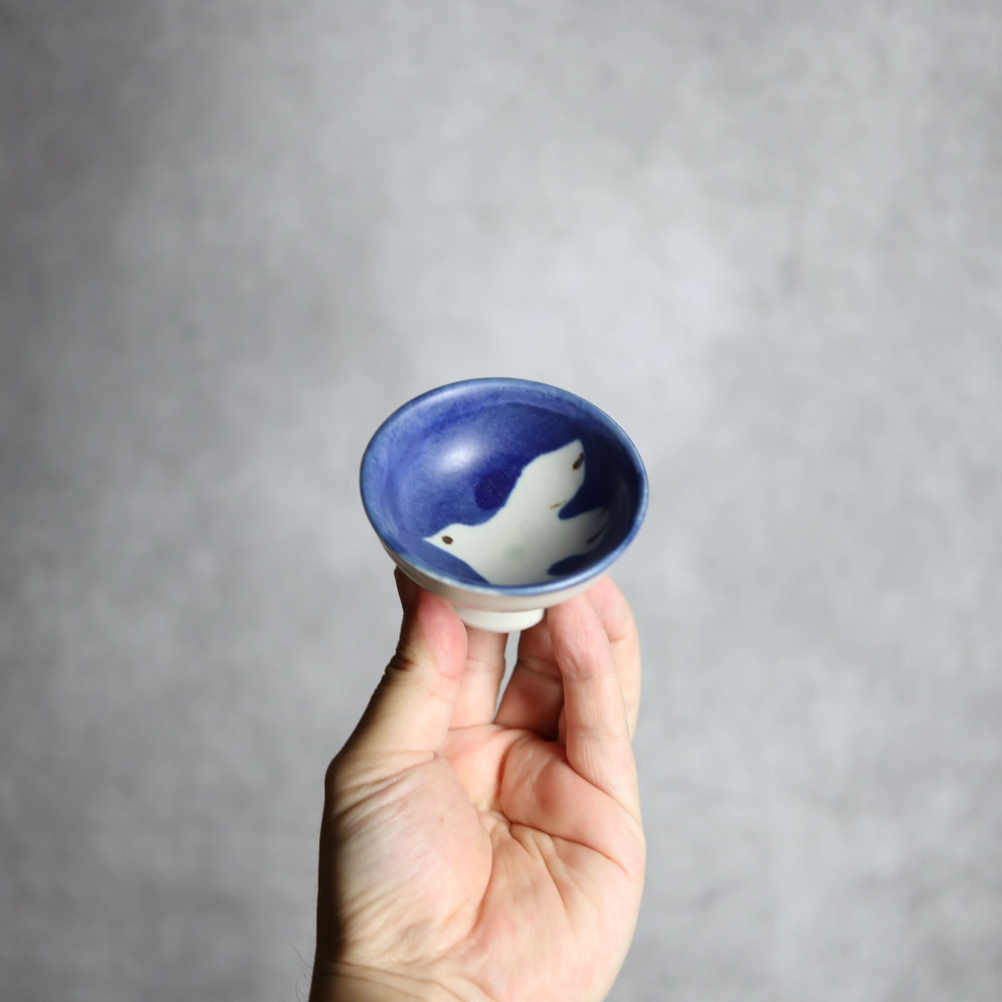 ぐい呑1 呉須釉 鳥 やちむん 陶器 拓美窯 やちむん 陶器.