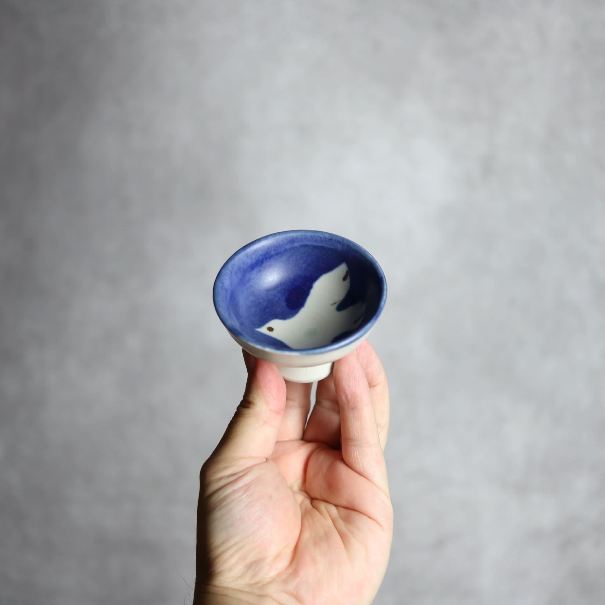 ぐい呑1 呉須釉 鳥 やちむん 陶器 拓美窯 やちむん 陶器.