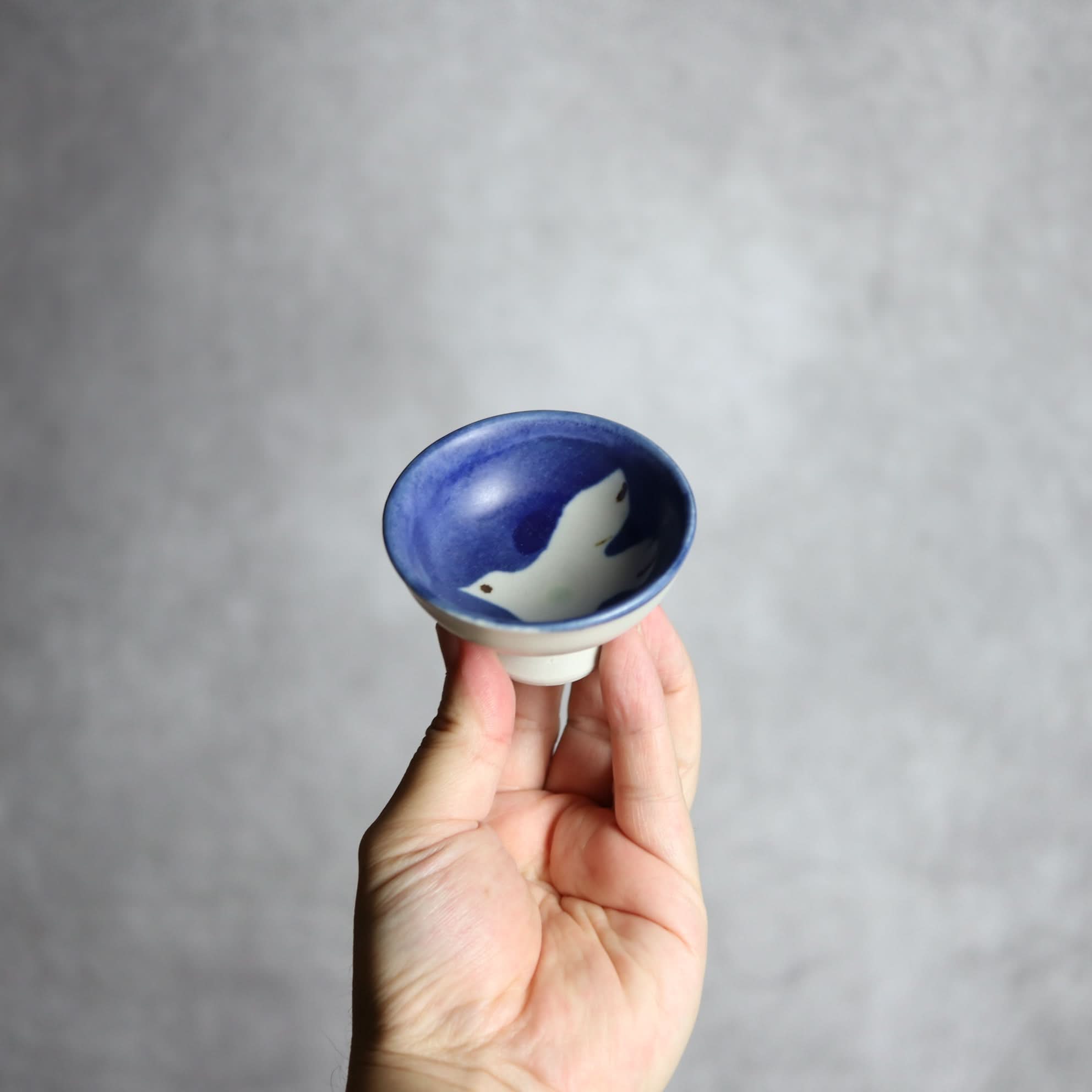 ぐい呑1 呉須釉 鳥 やちむん 陶器 拓美窯 やちむん 陶器.