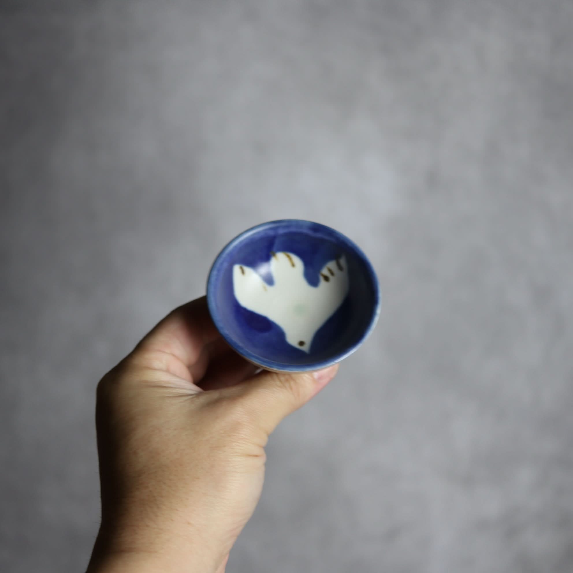 ぐい呑1 呉須釉 鳥 やちむん 陶器 拓美窯 やちむん 陶器.