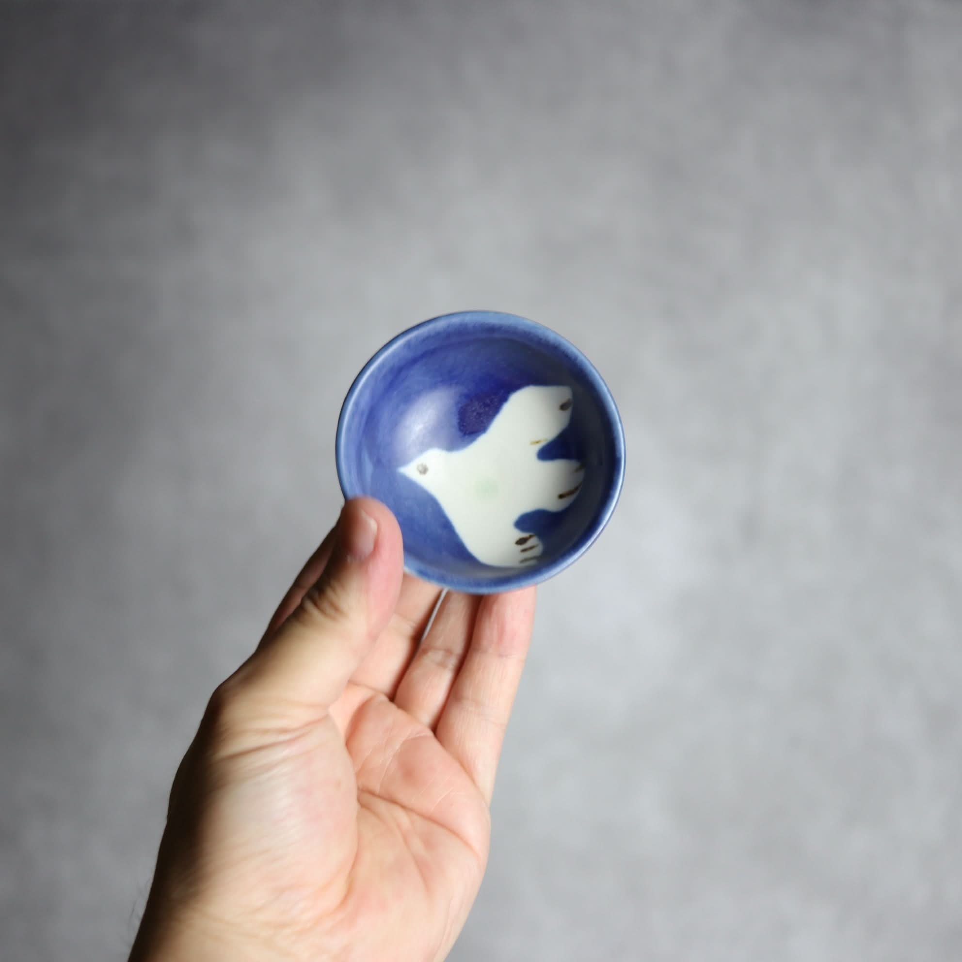 ぐい呑1 呉須釉 鳥 やちむん 陶器 拓美窯 やちむん 陶器.