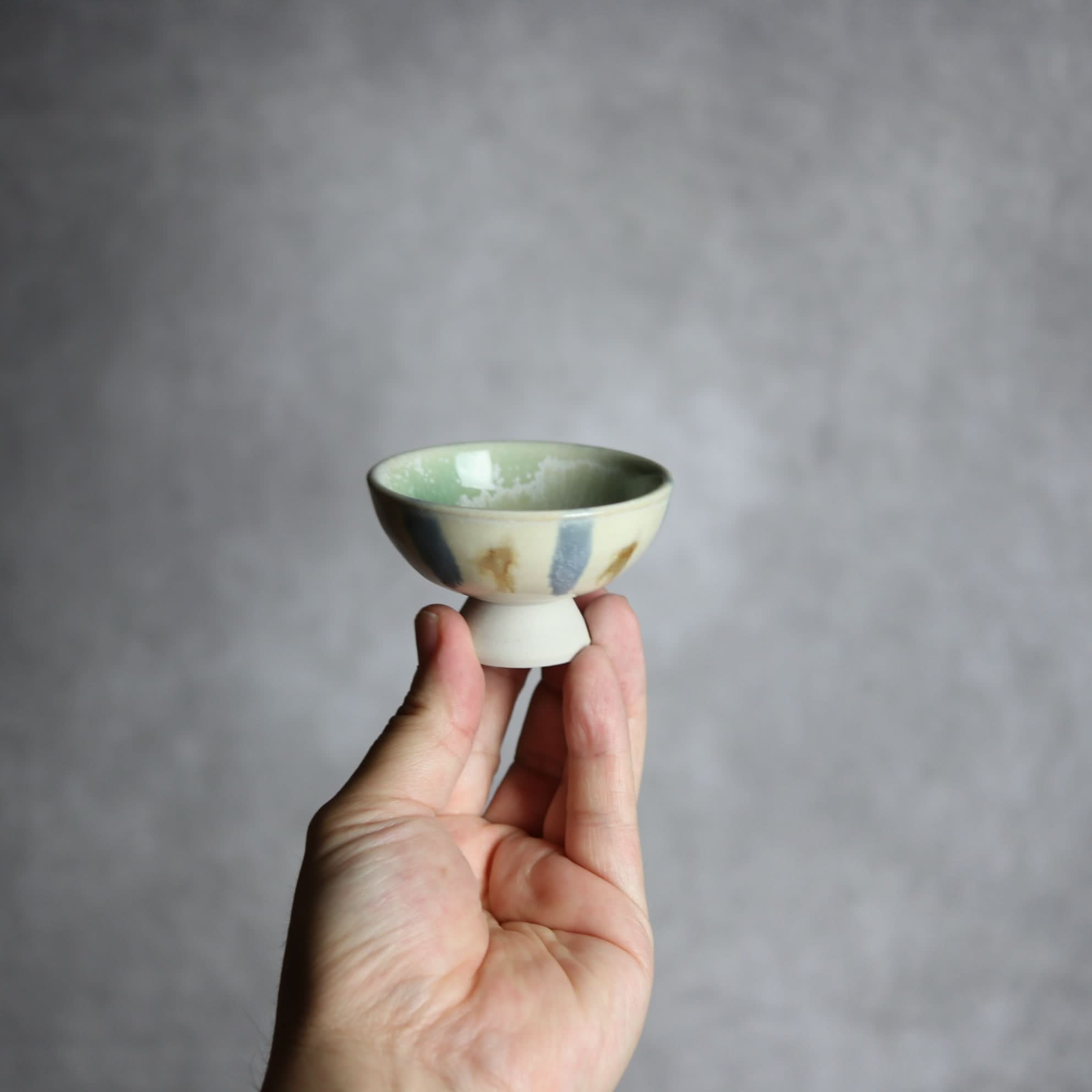 ぐい呑1 三彩 掛釉 やちむん 陶器 拓美窯 やちむん 陶器.