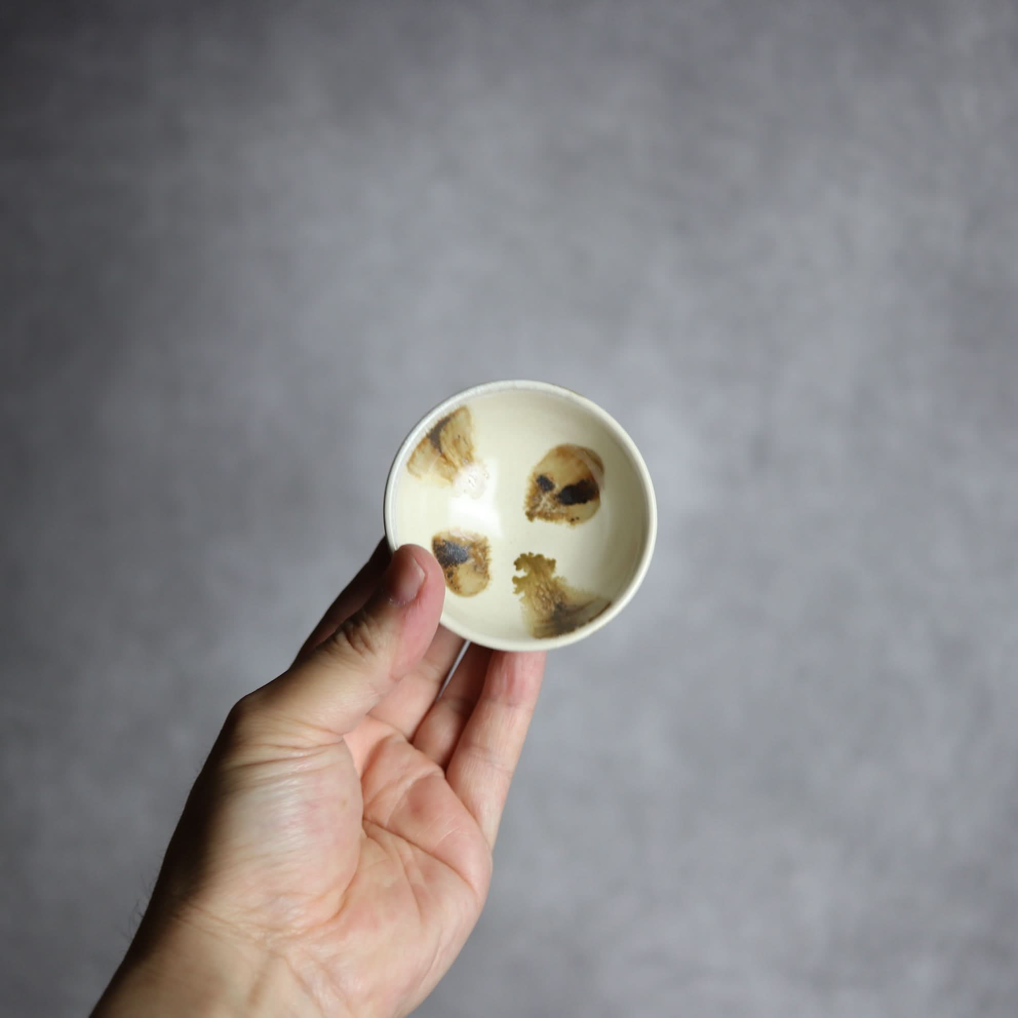 ぐい呑1 飴釉 点打 やちむん 陶器 拓美窯 やちむん 陶器.