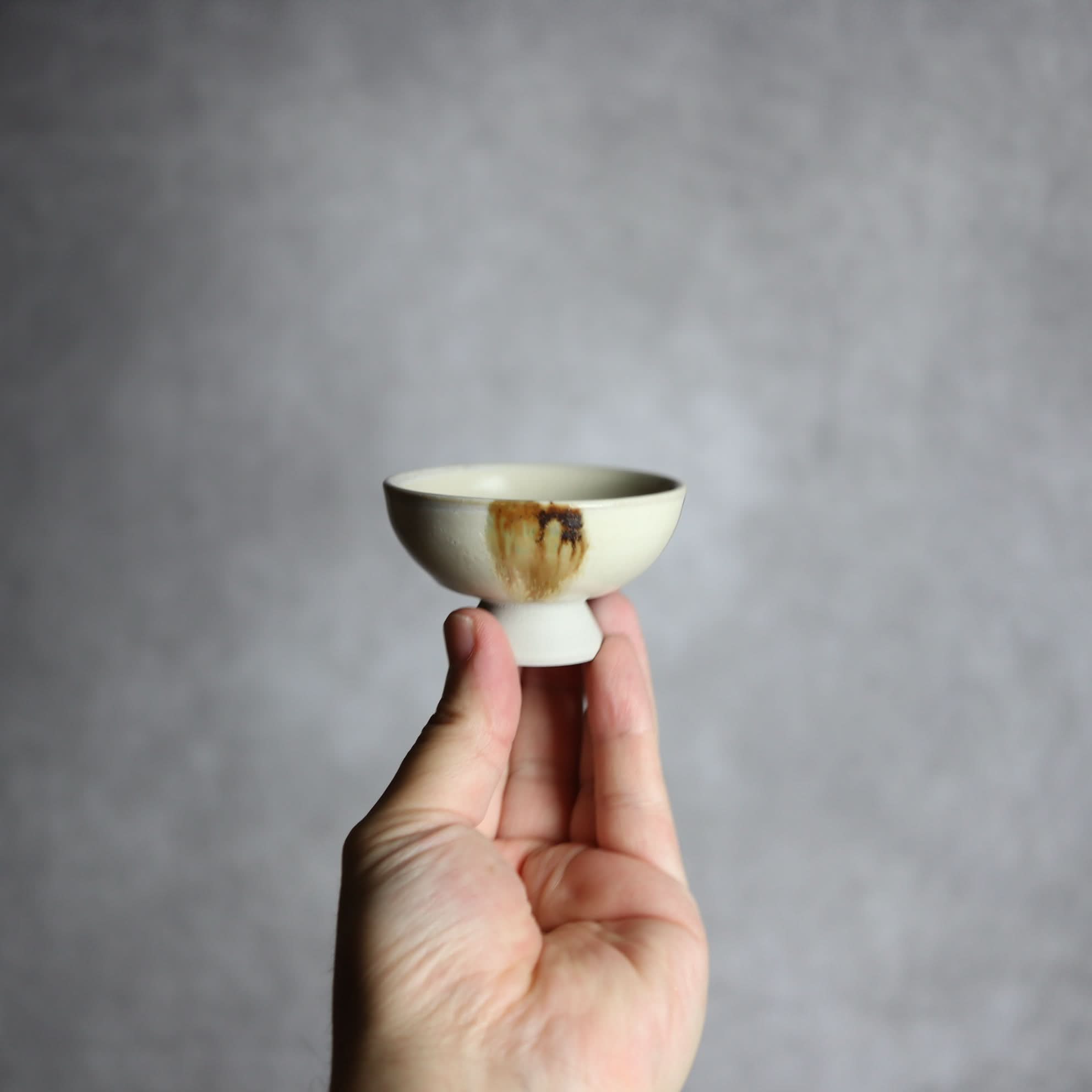 ぐい呑1 飴釉 点打 やちむん 陶器 拓美窯 やちむん 陶器.