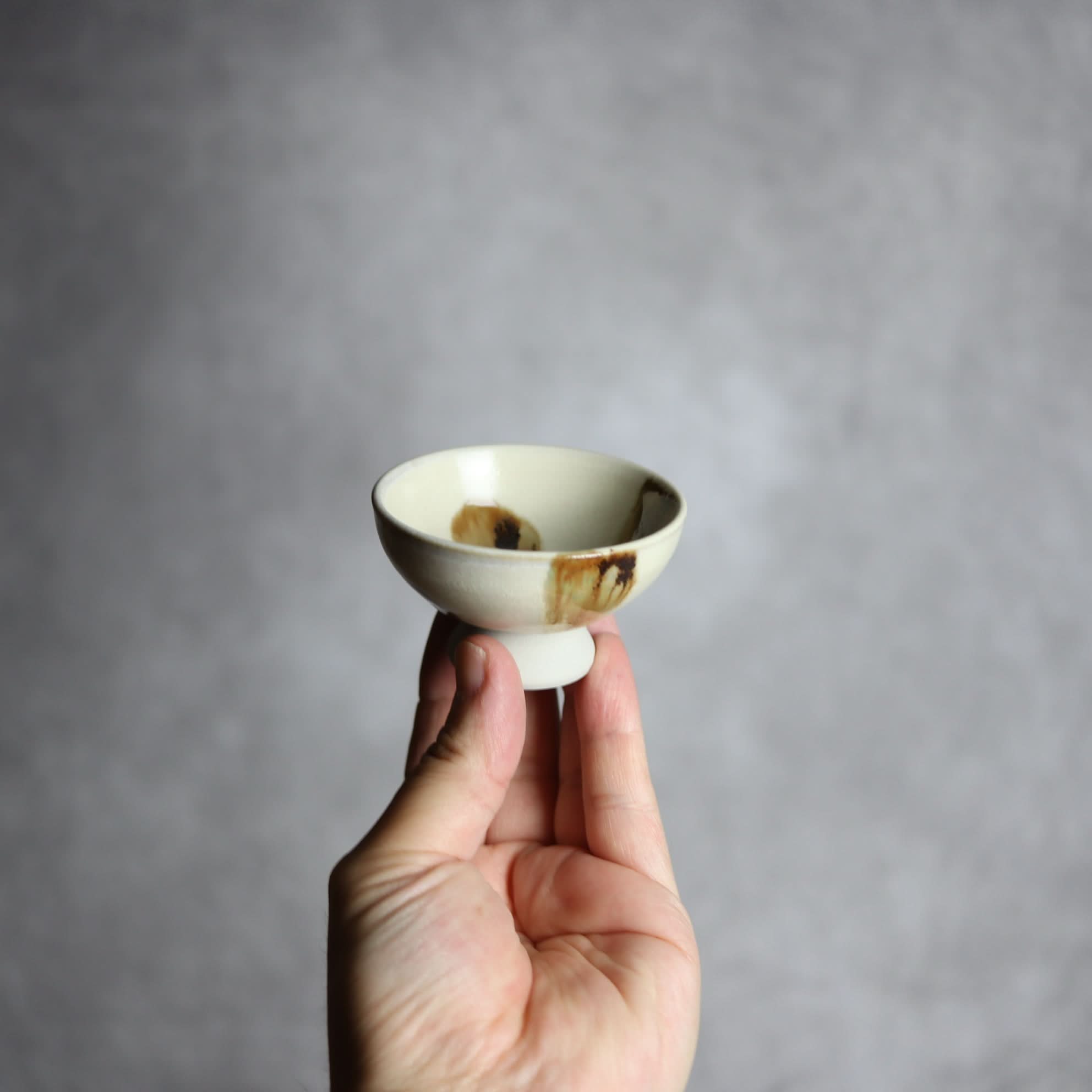 ぐい呑1 飴釉 点打 やちむん 陶器 拓美窯 やちむん 陶器.