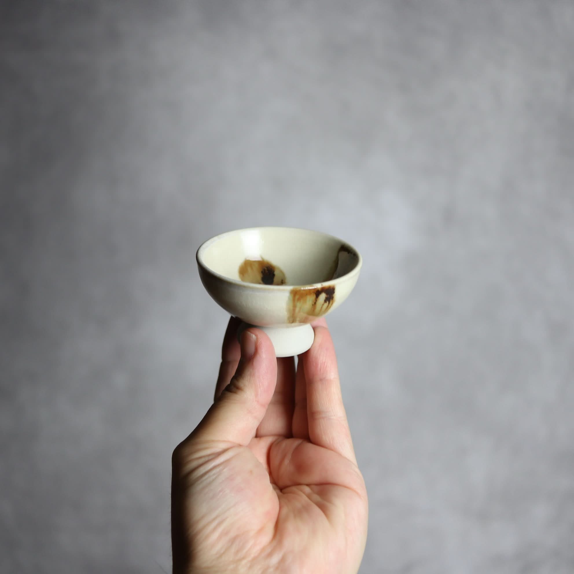 ぐい呑1 飴釉 点打 やちむん 陶器 拓美窯 やちむん 陶器.