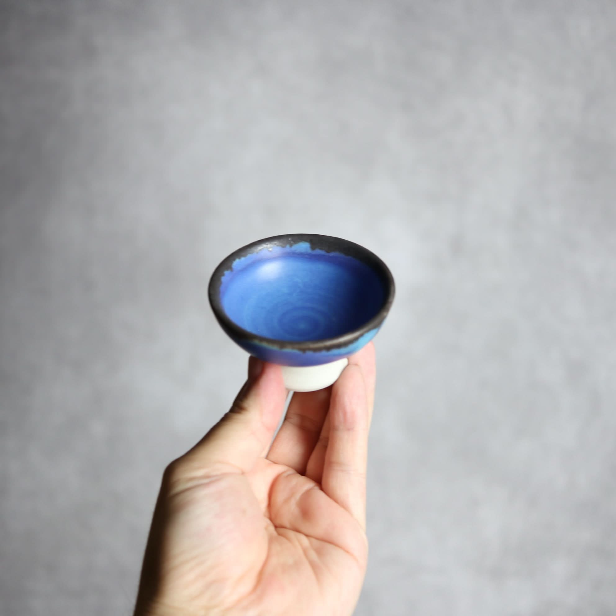 ぐい呑1 黒 ペルシャ釉 やちむん 陶器 拓美窯 やちむん 陶器.