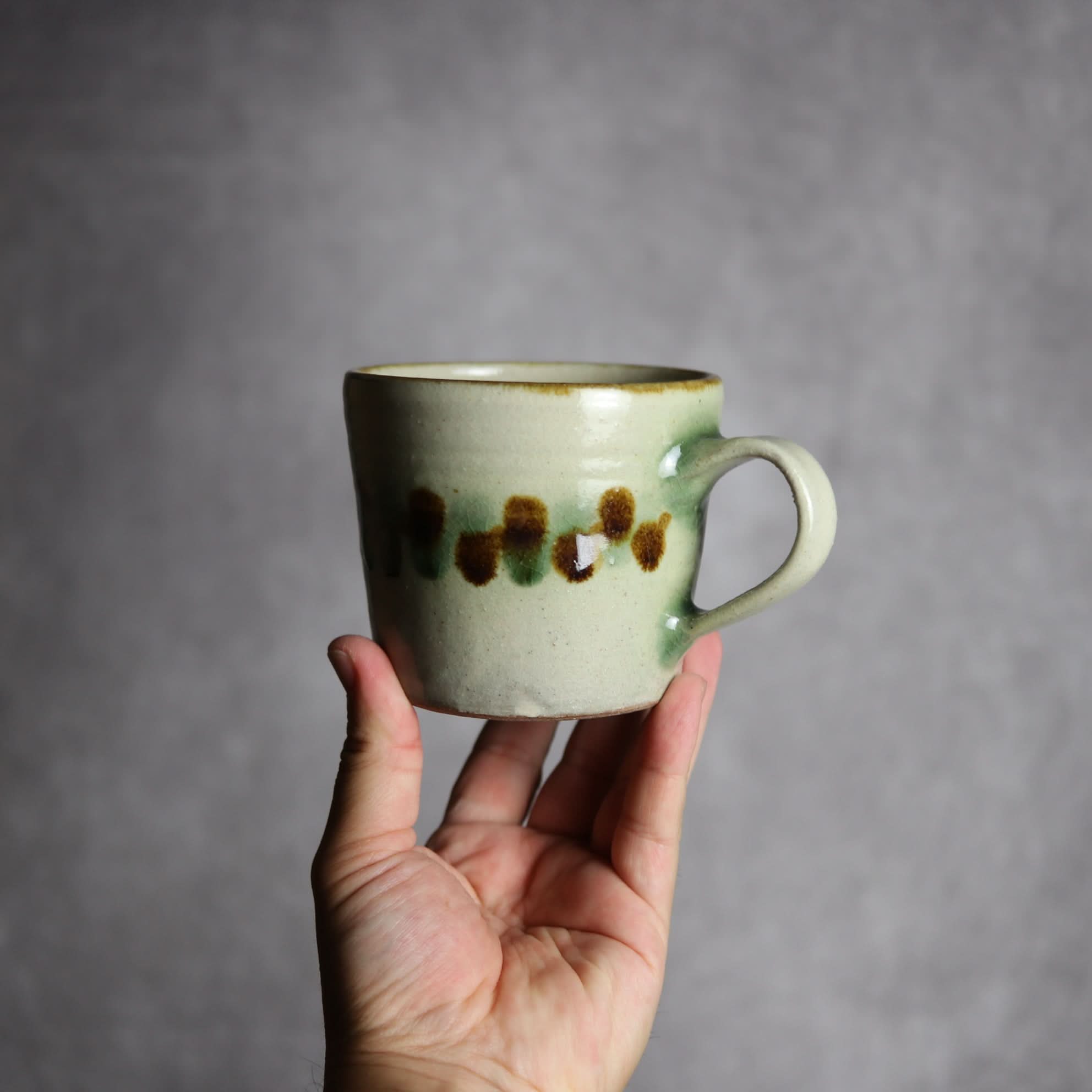 マグカップ2 三彩 点打 やちむん 陶器 やちむん工房 mug 陶器.