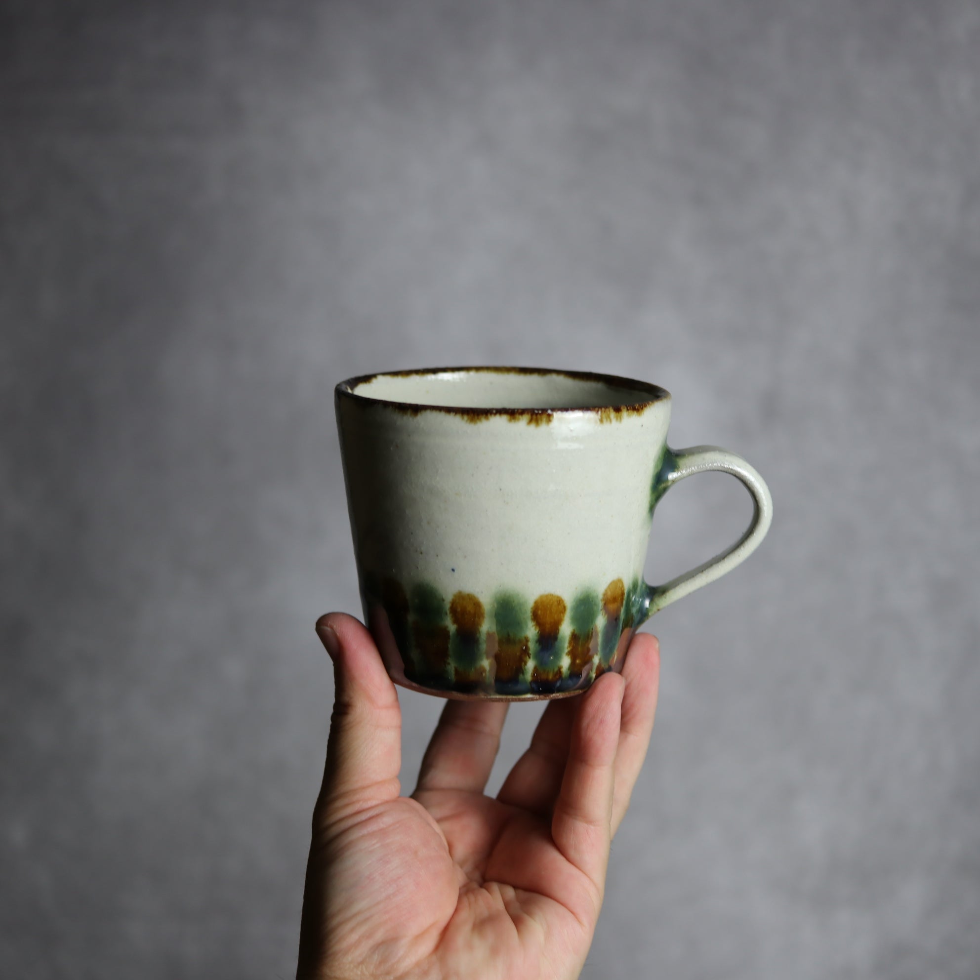 マグカップ1 三彩 点打 やちむん 陶器 やちむん工房 mug