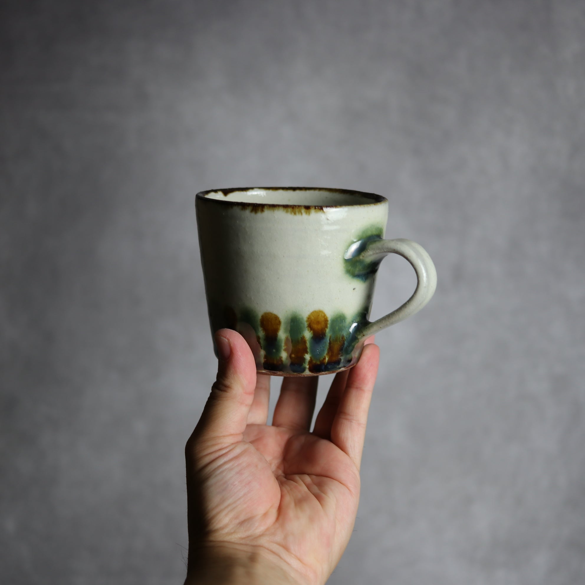 マグカップ1 三彩 点打 やちむん 陶器 やちむん工房 mug