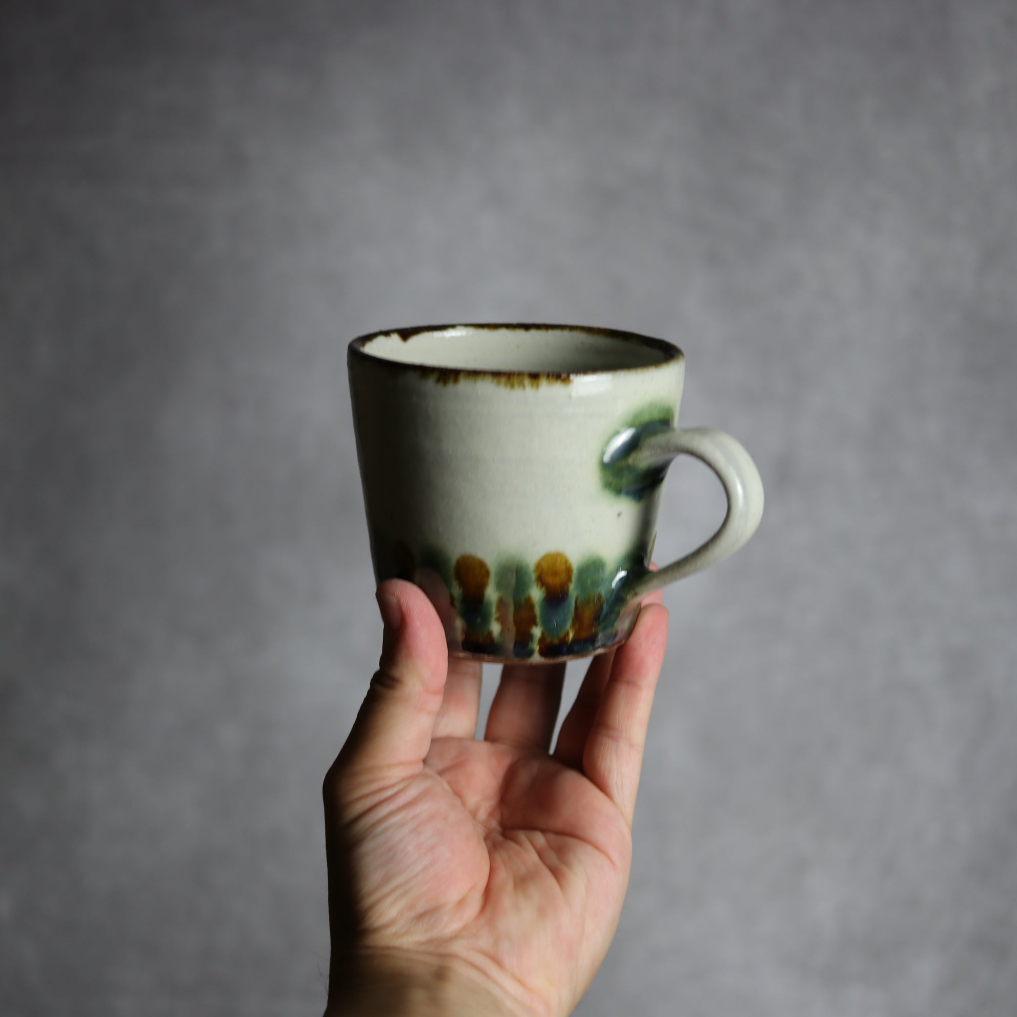 マグカップ1 三彩 点打 やちむん 陶器 やちむん工房 mug