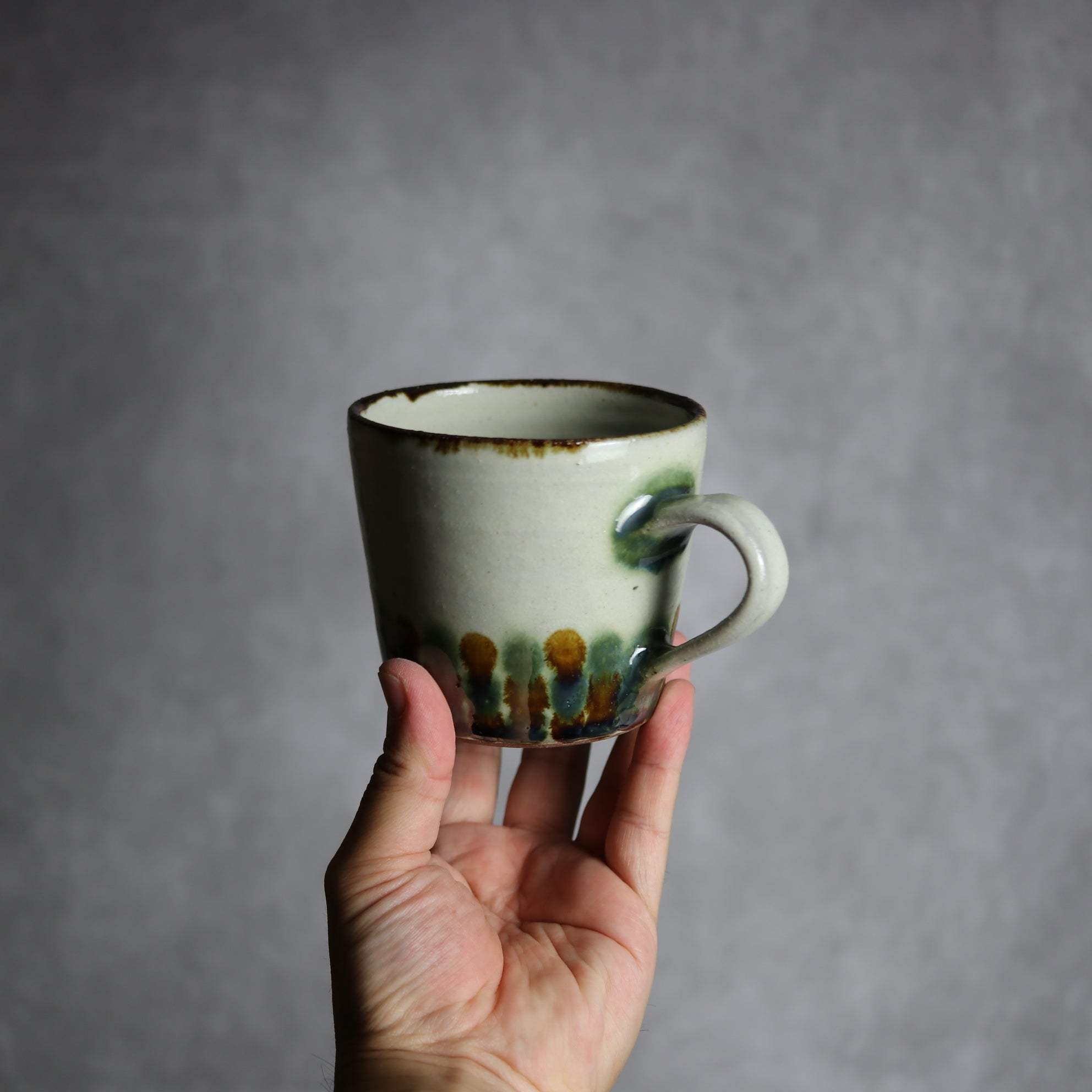 マグカップ1 三彩 点打 やちむん 陶器 やちむん工房 mug