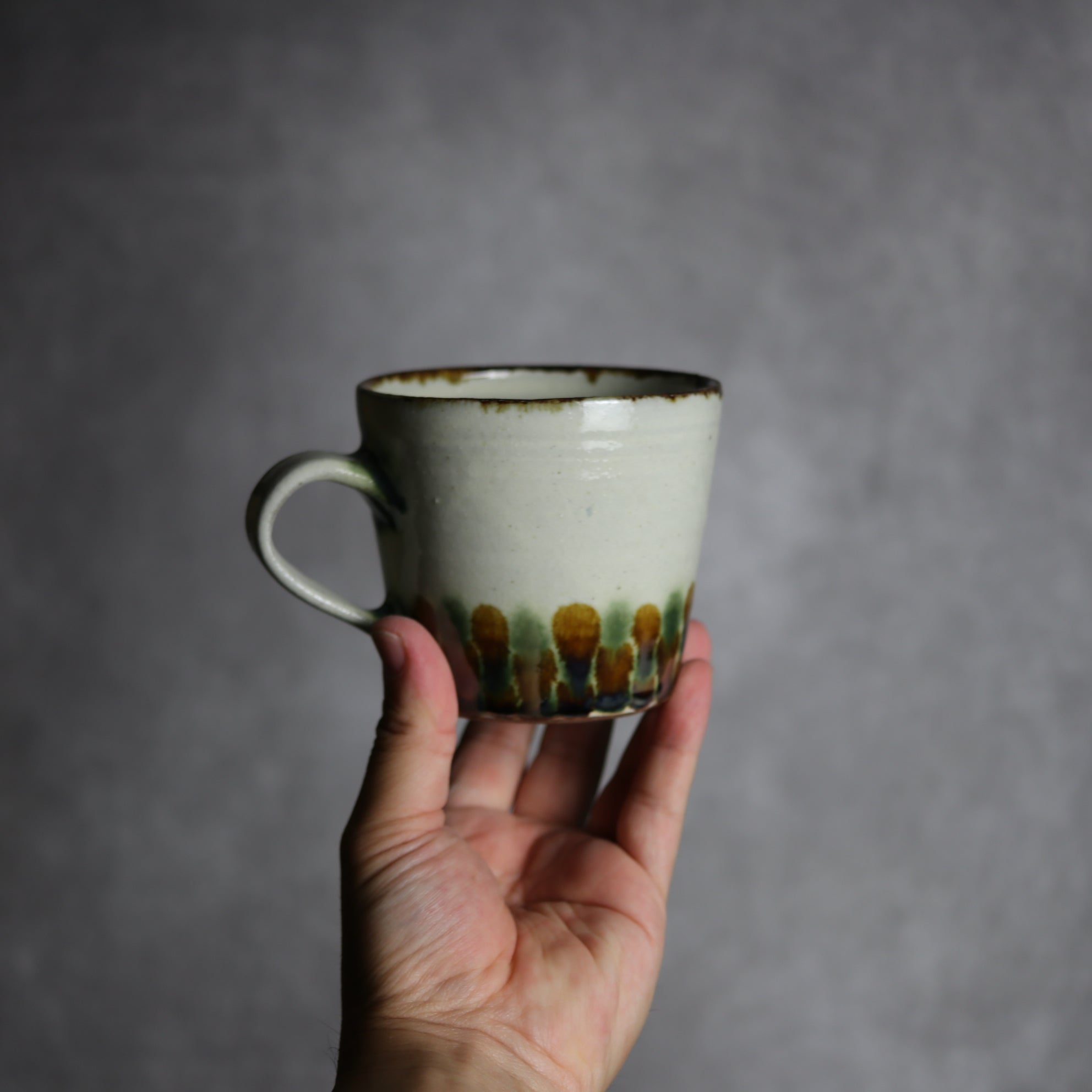 マグカップ1 三彩 点打 やちむん 陶器 やちむん工房 mug