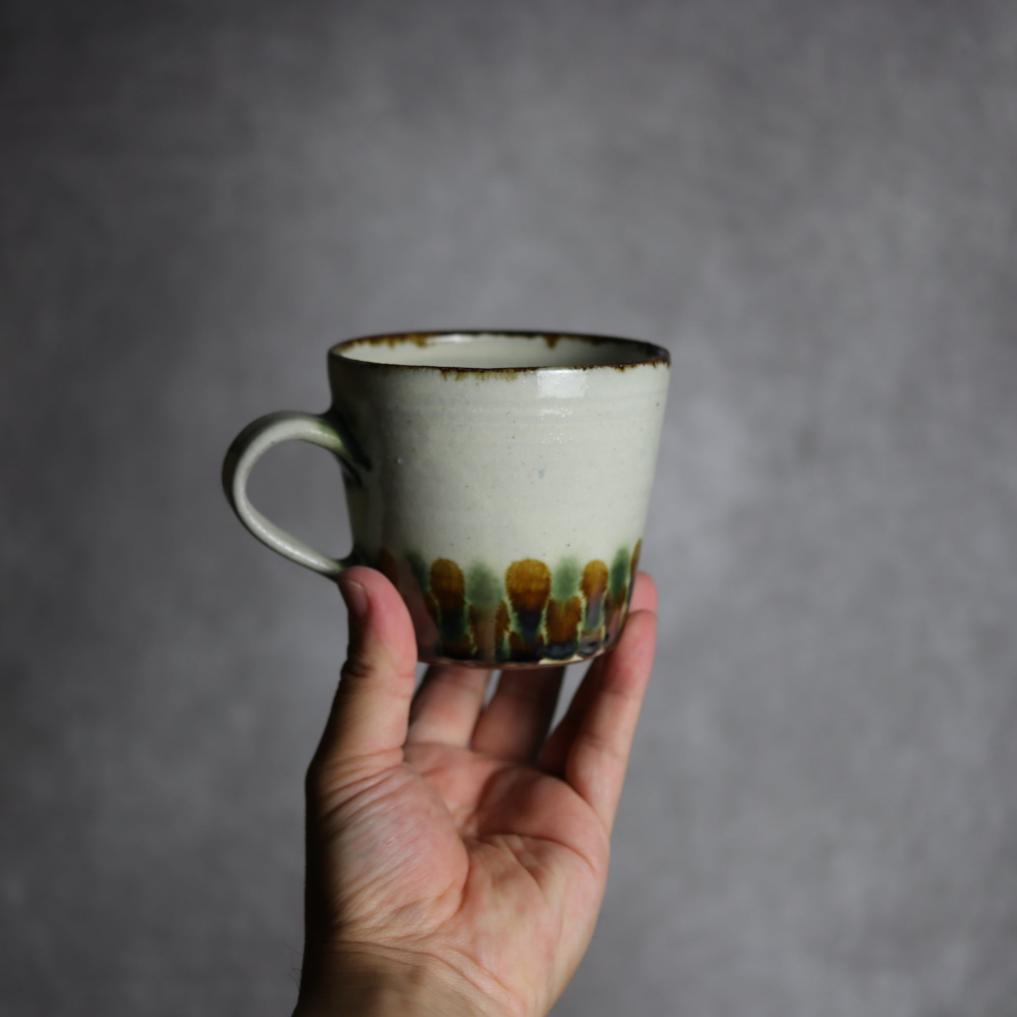 マグカップ1 三彩 点打 やちむん 陶器 やちむん工房 mug