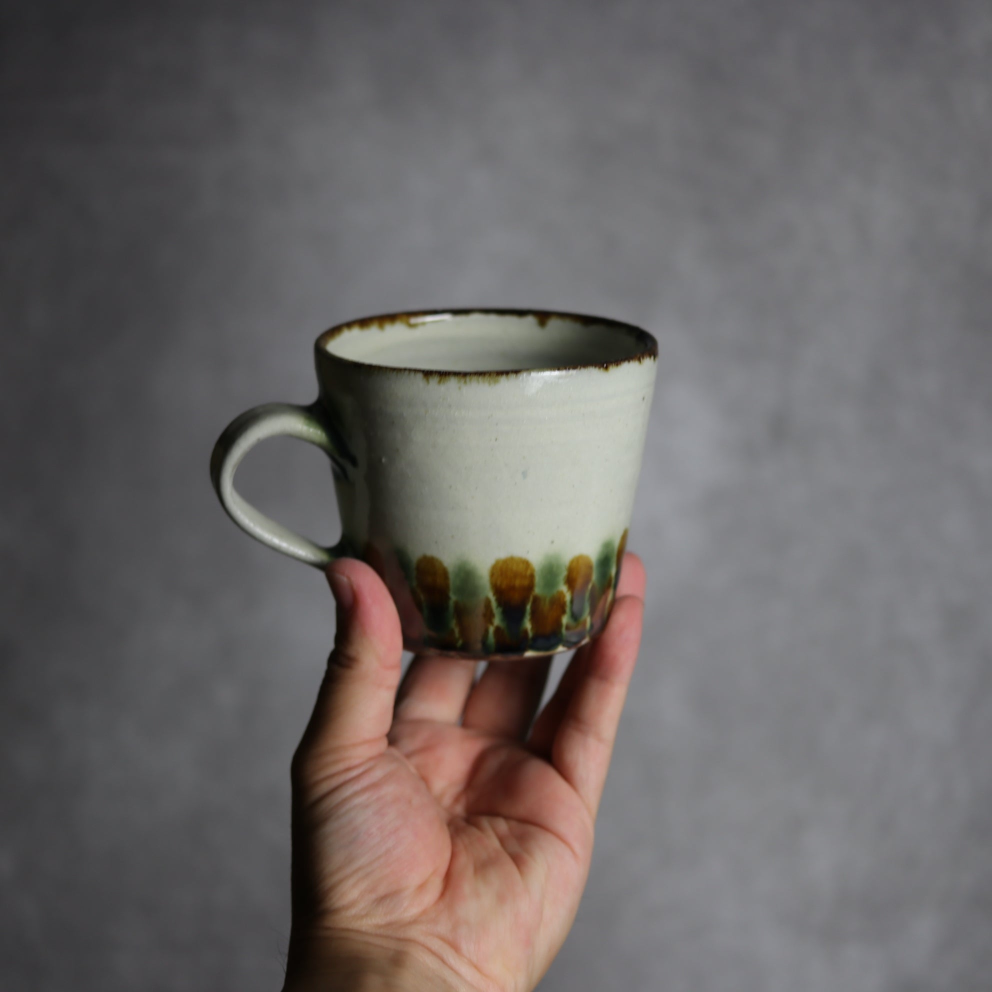 マグカップ1 三彩 点打 やちむん 陶器 やちむん工房 mug