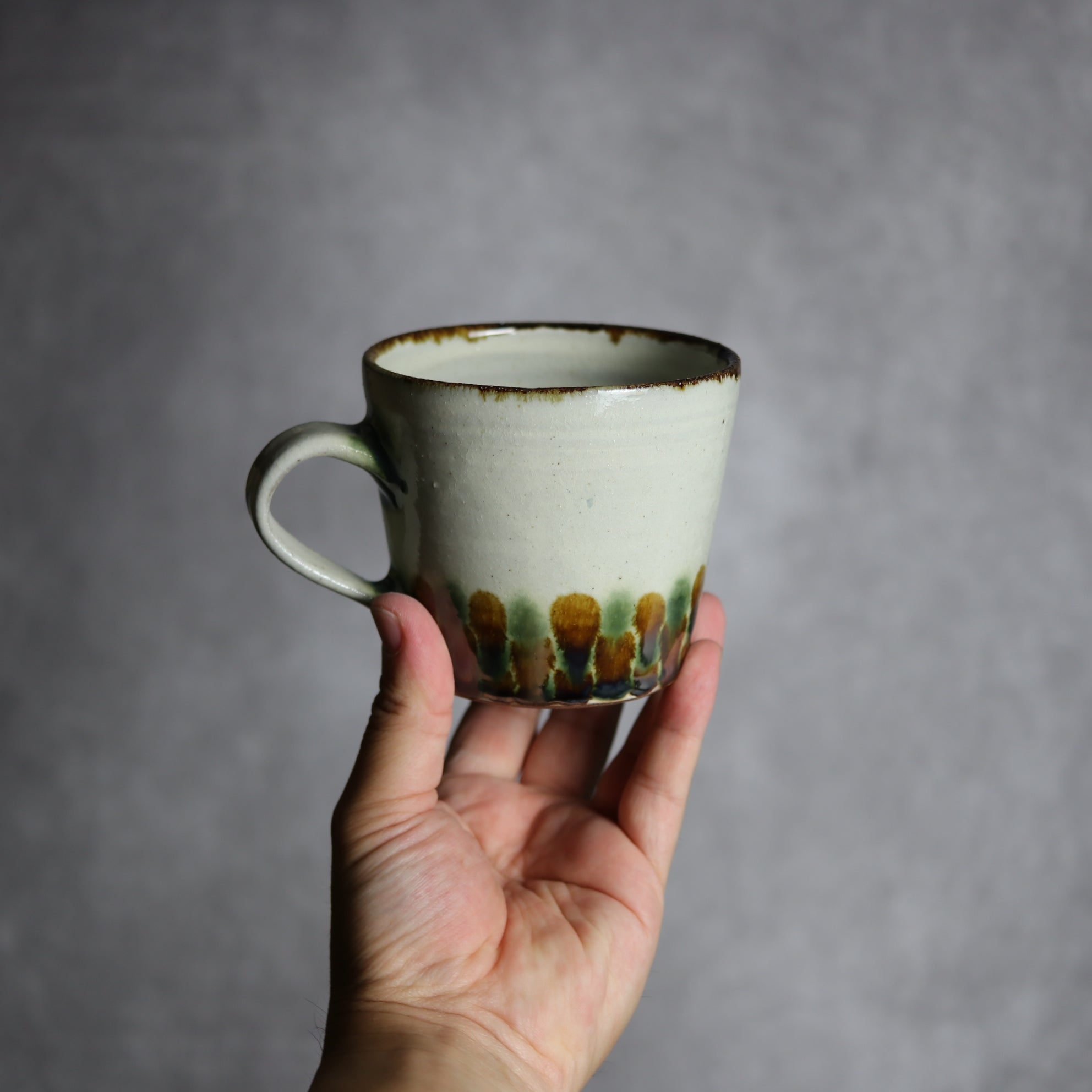 マグカップ1 三彩 点打 やちむん 陶器 やちむん工房 mug