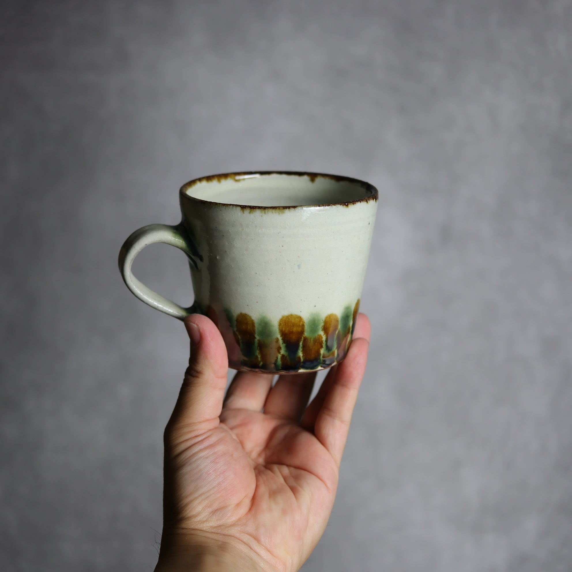 マグカップ1 三彩 点打 やちむん 陶器 やちむん工房 mug