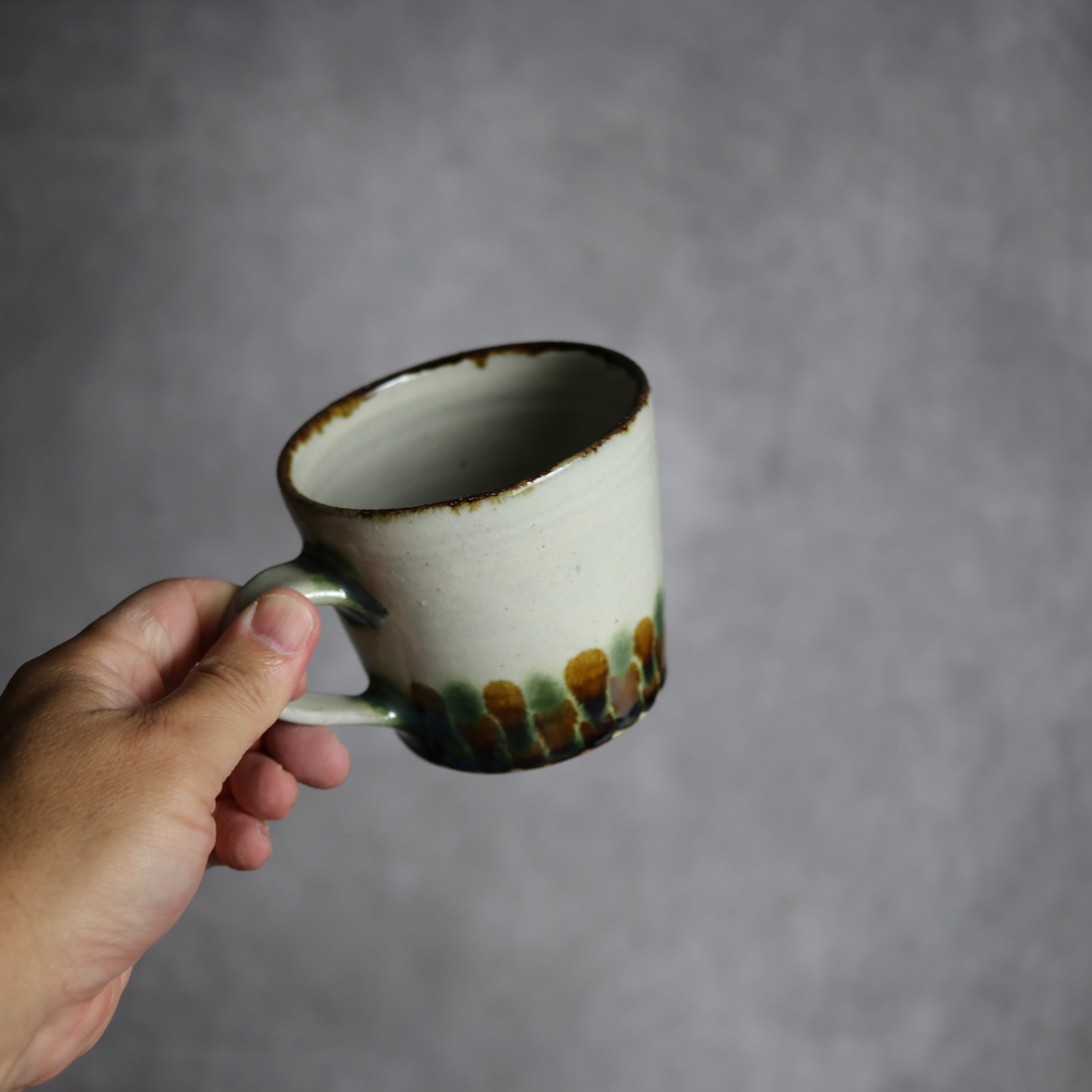マグカップ1 三彩 点打 やちむん 陶器 やちむん工房 mug