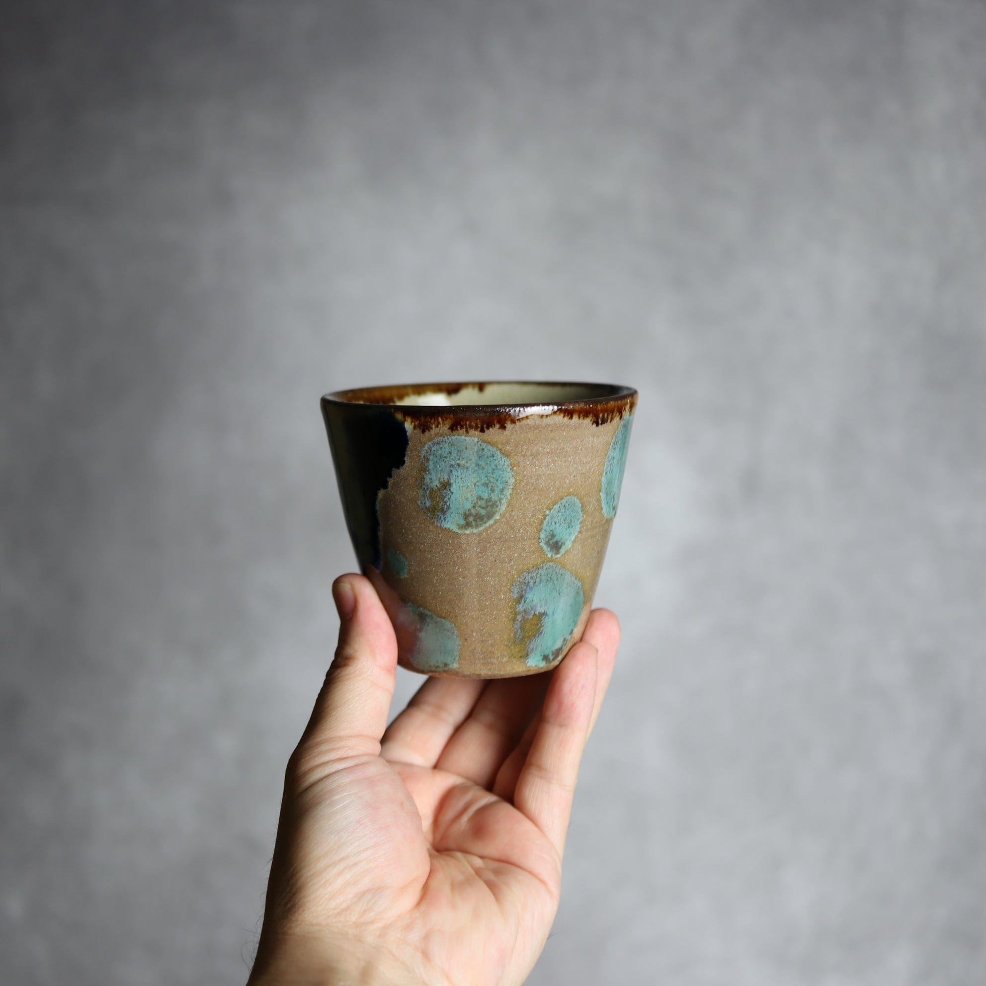 フリーカップ1 青三彩紋 やちむん 陶器 エドメ陶房 やちむん 陶器.