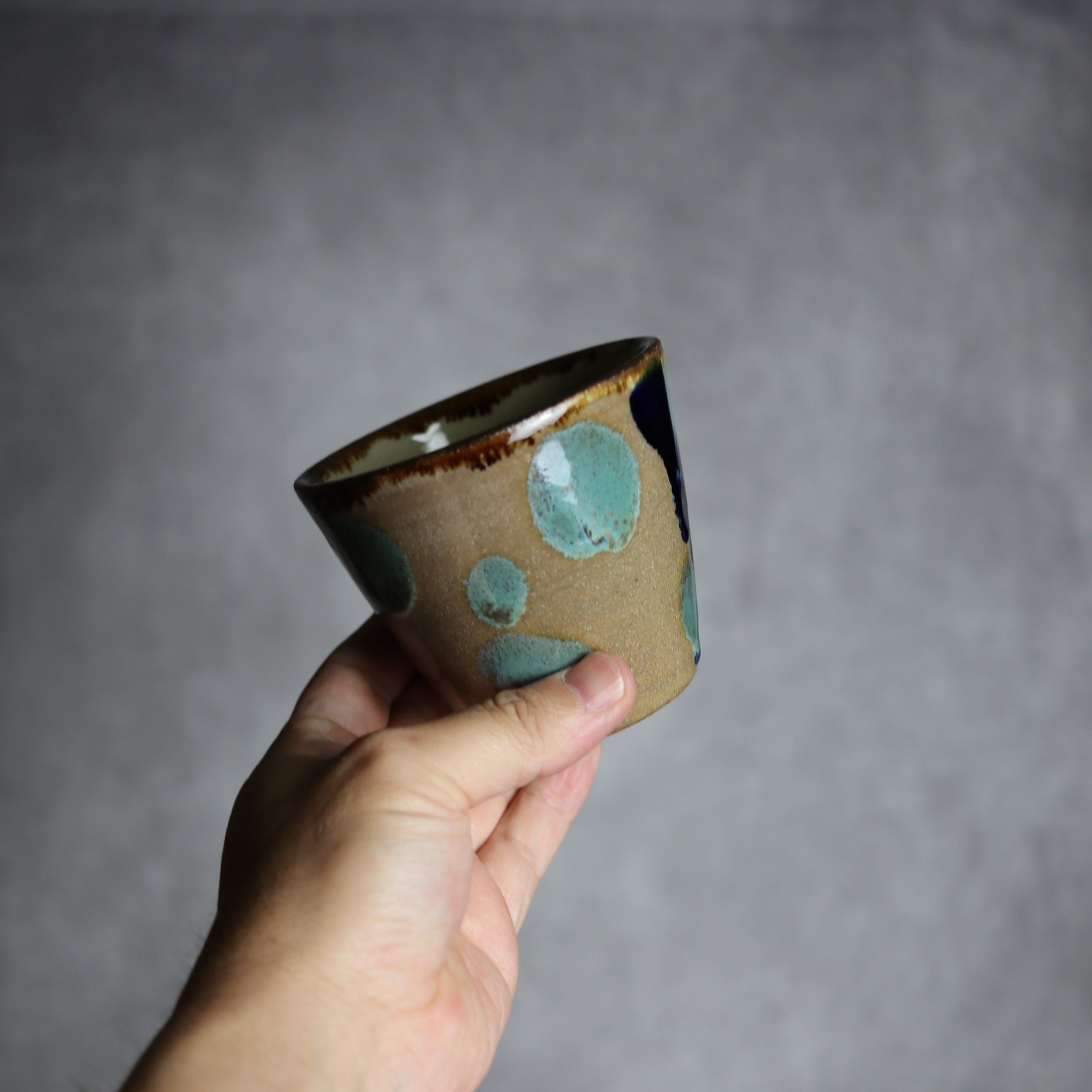 フリーカップ1 青三彩紋 やちむん 陶器 エドメ陶房 やちむん 陶器.