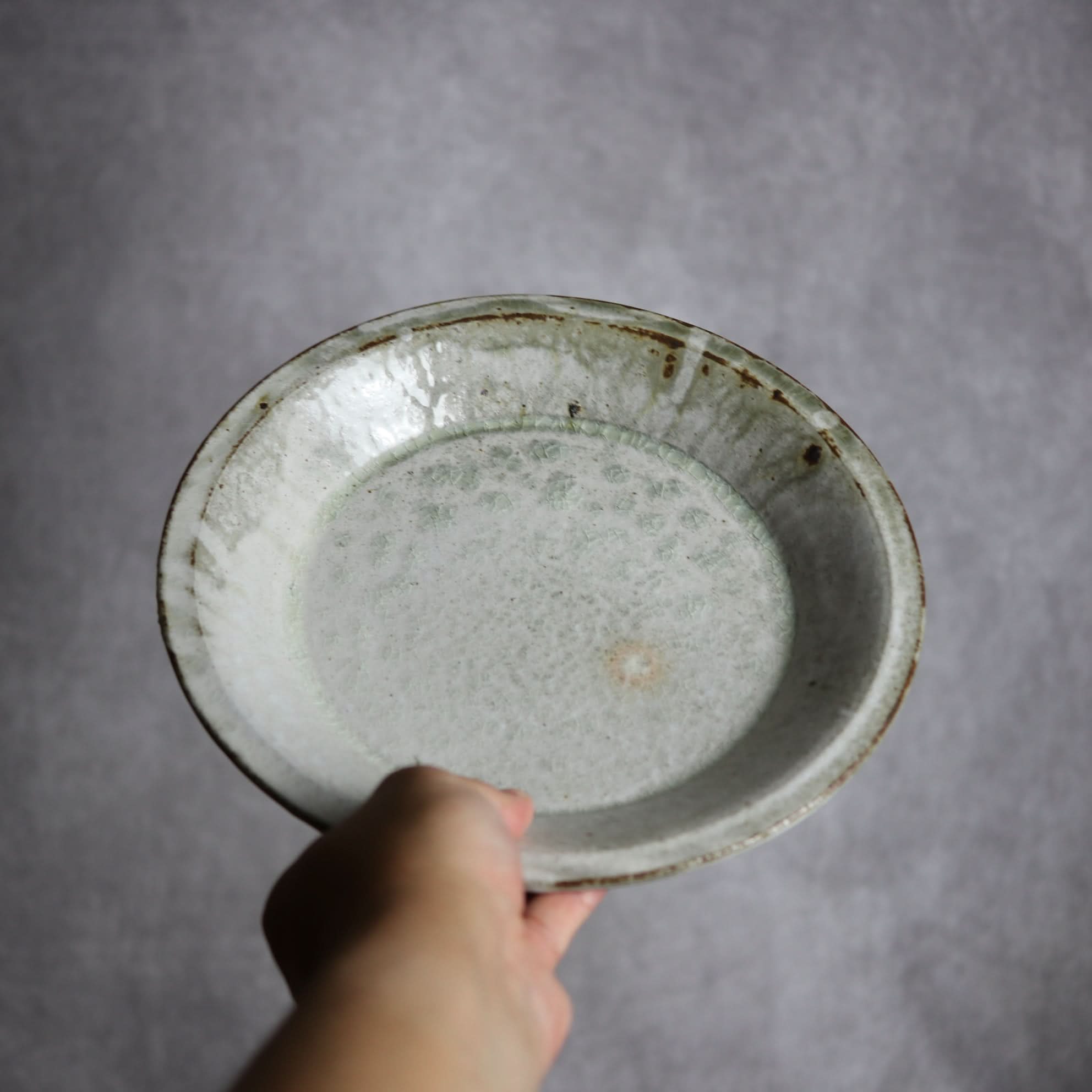 8寸リム平皿1 白 やちむん 陶器 森製陶所 やちむん 陶器.