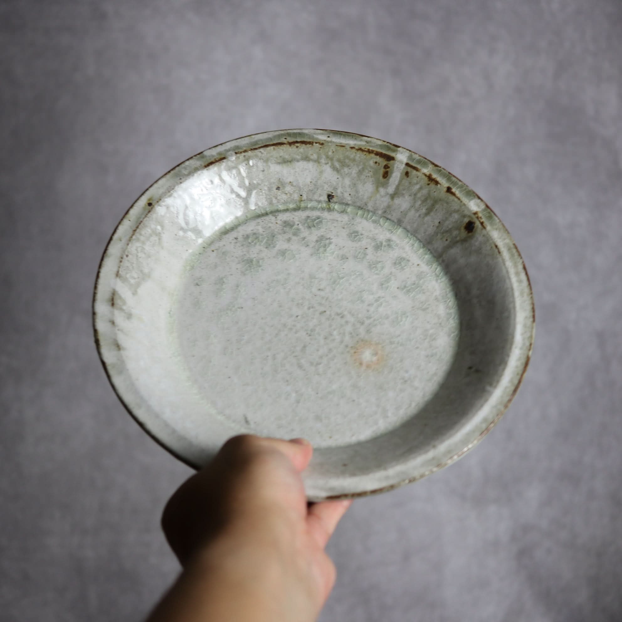 8寸リム平皿1 白 やちむん 陶器 森製陶所 やちむん 陶器.