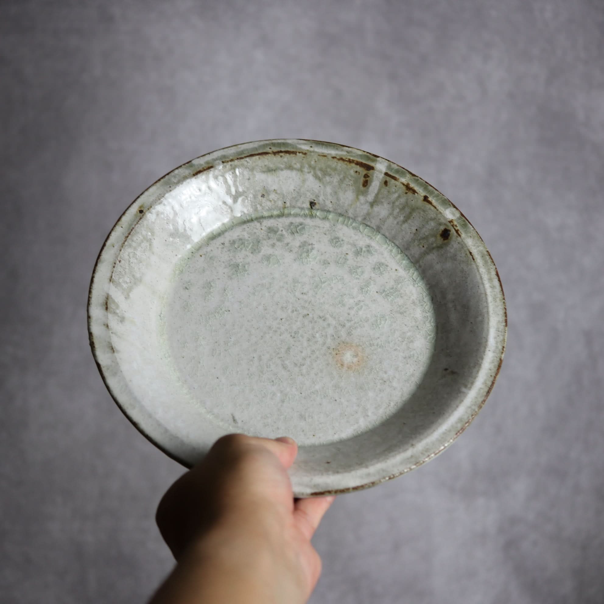 8寸リム平皿1 白 やちむん 陶器 森製陶所 やちむん 陶器.