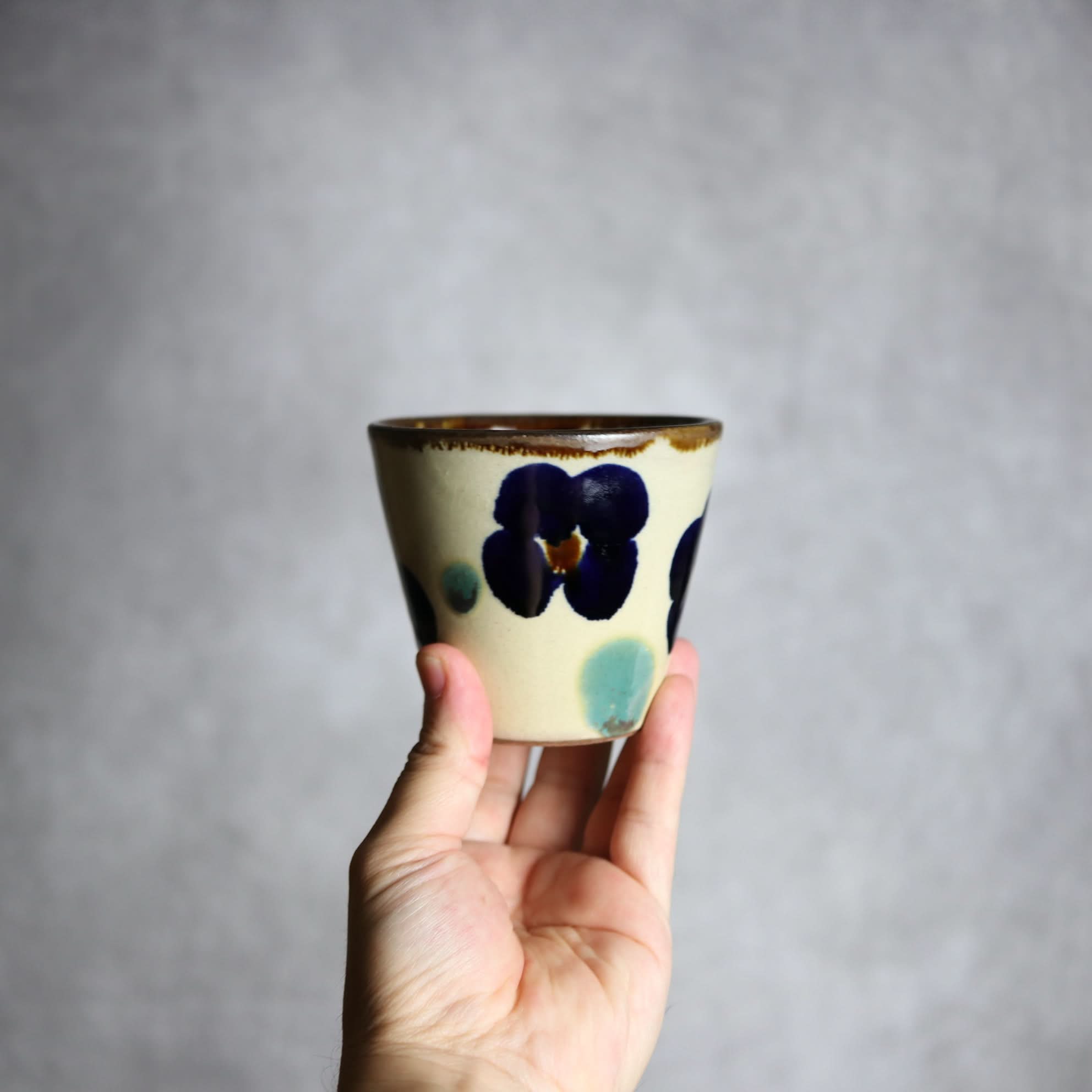 フリーカップ1 花紋 やちむん 陶器 エドメ陶房 やちむん 陶器.