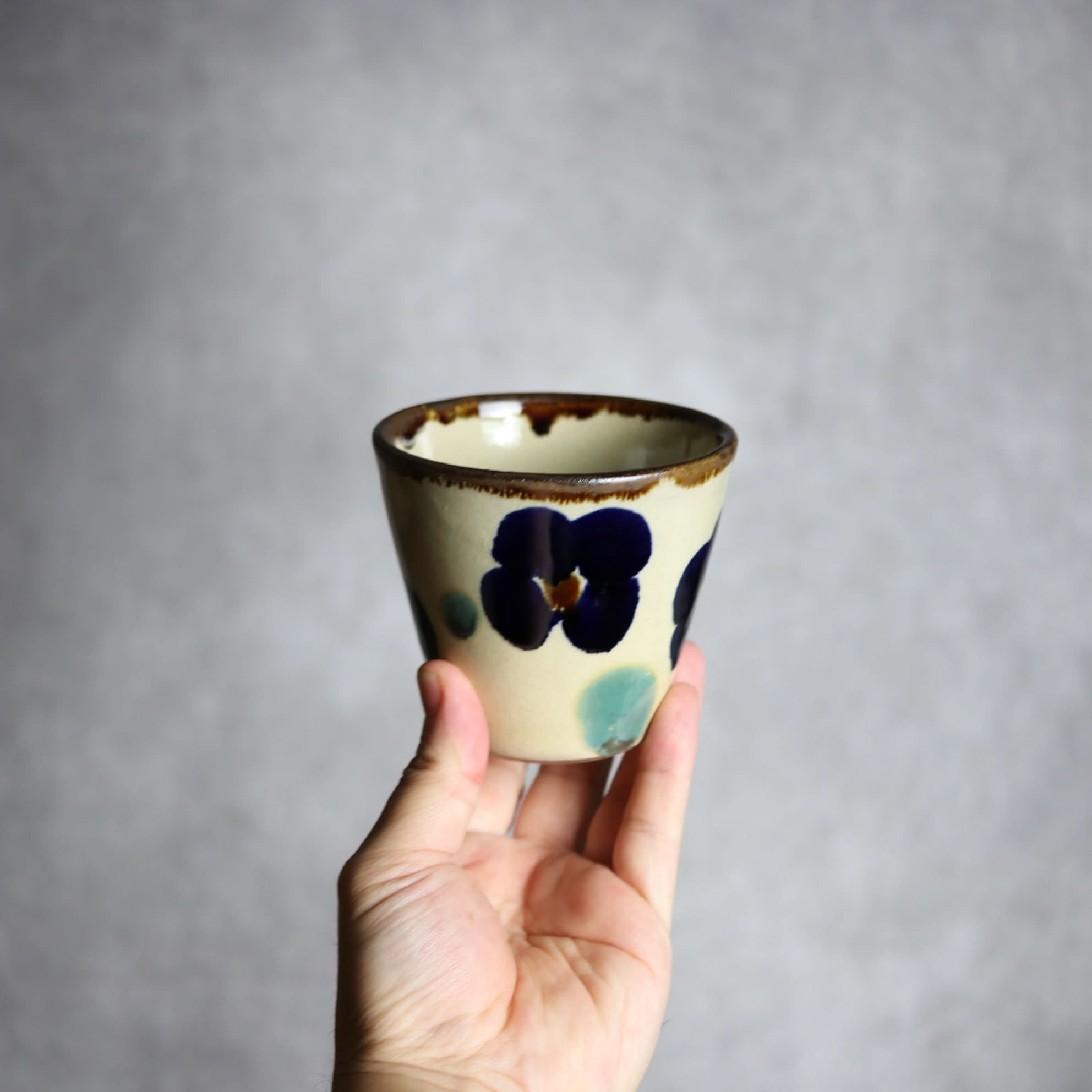 フリーカップ1 花紋 やちむん 陶器 エドメ陶房 やちむん 陶器.