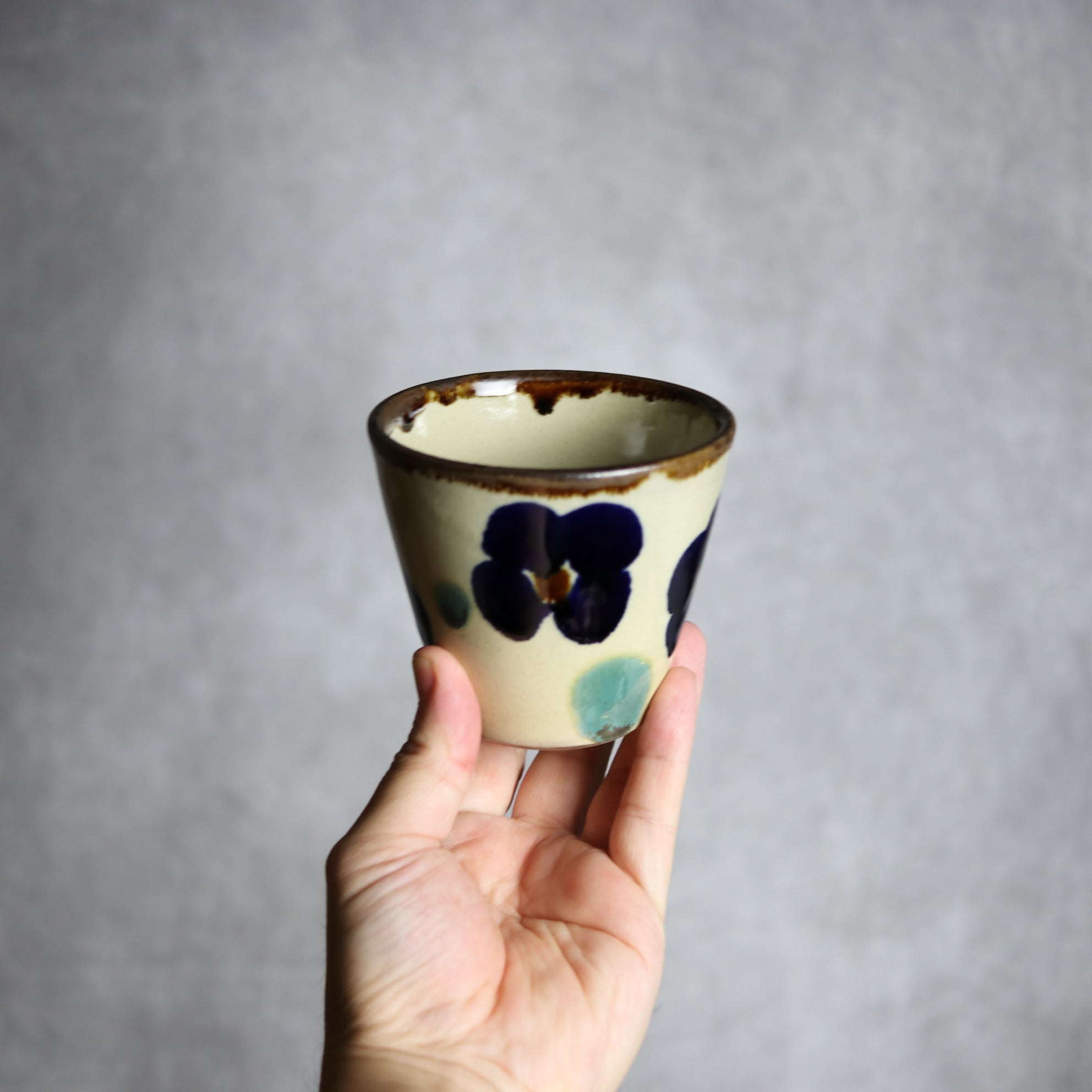 エドメ陶房 - フリーカップ1 花紋 やちむん 陶器 エドメ陶房 - mundasui