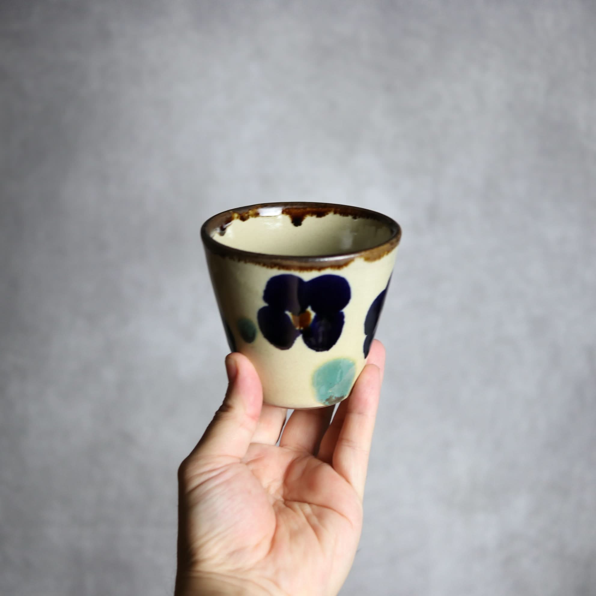 フリーカップ1 花紋 やちむん 陶器 エドメ陶房 やちむん 陶器.