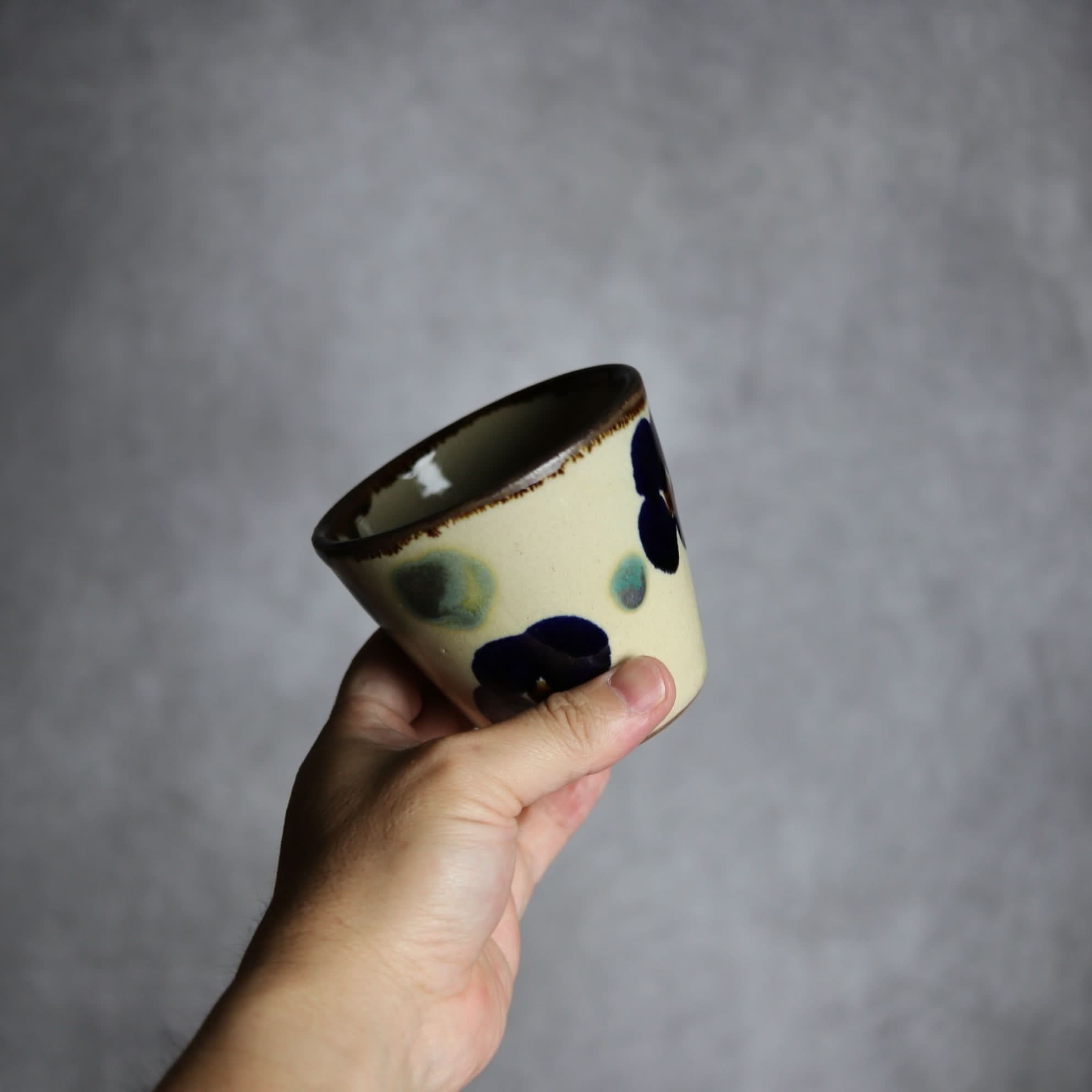 フリーカップ1 花紋 やちむん 陶器 エドメ陶房 やちむん 陶器.