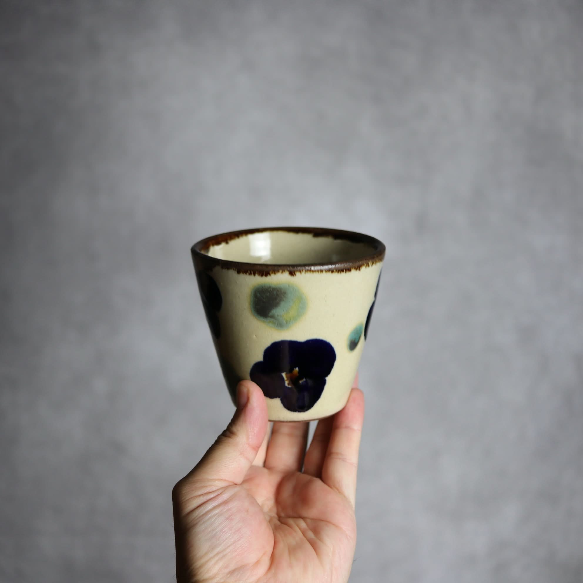 フリーカップ1 花紋 やちむん 陶器 エドメ陶房 やちむん 陶器.