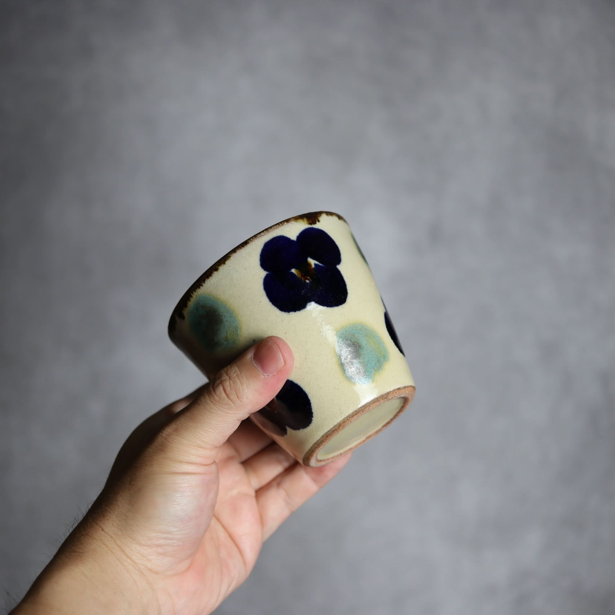 フリーカップ1 花紋 やちむん 陶器 エドメ陶房 やちむん 陶器.