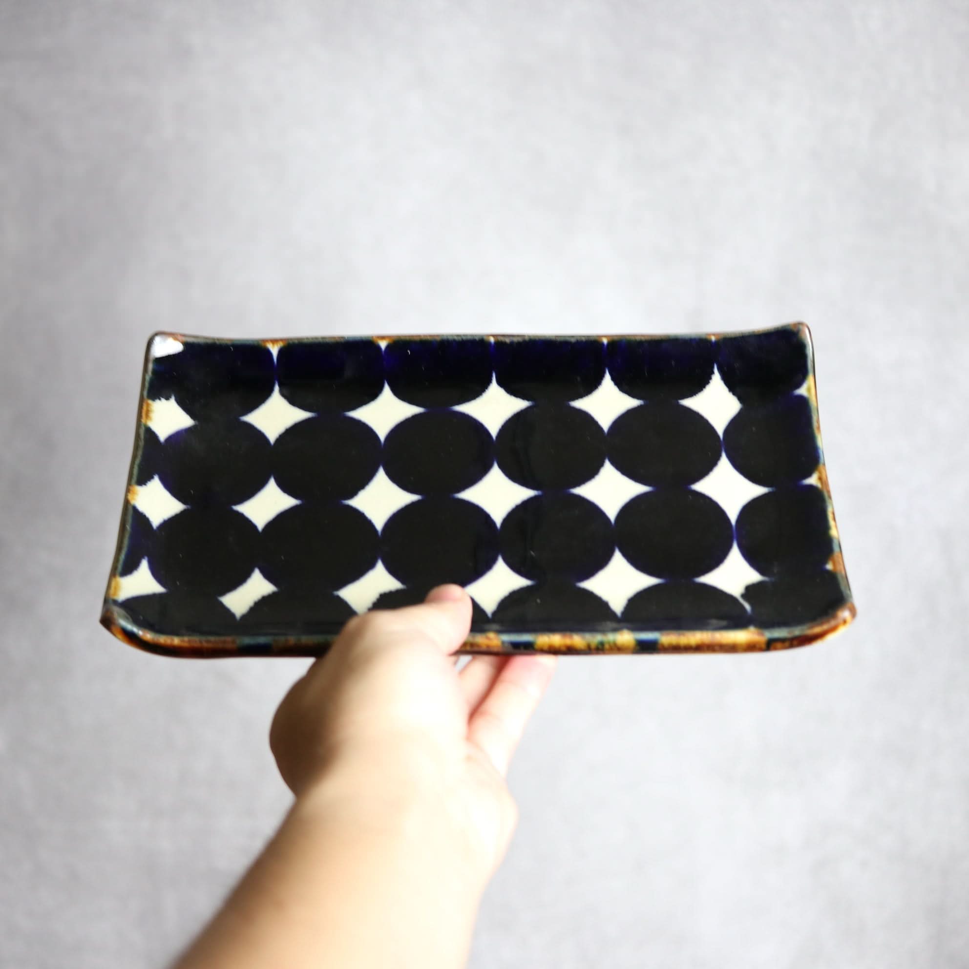 セミロングプレート1 青ドット紋 やちむん 陶器 エドメ陶房 やちむん 陶器.