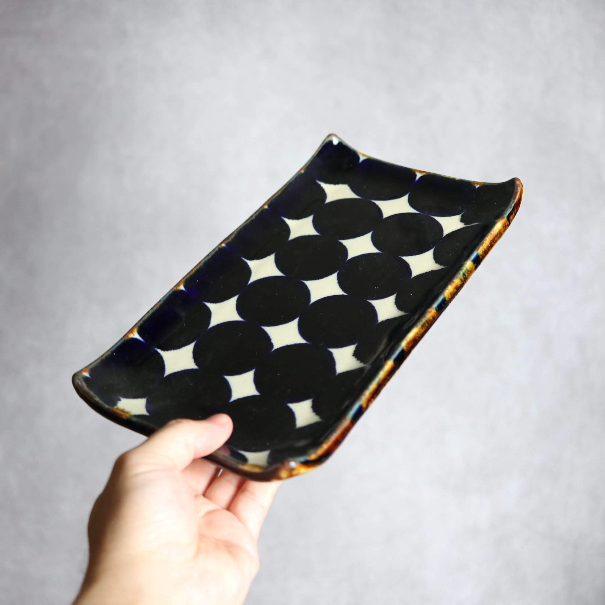 セミロングプレート1 青ドット紋 やちむん 陶器 エドメ陶房 やちむん 陶器.