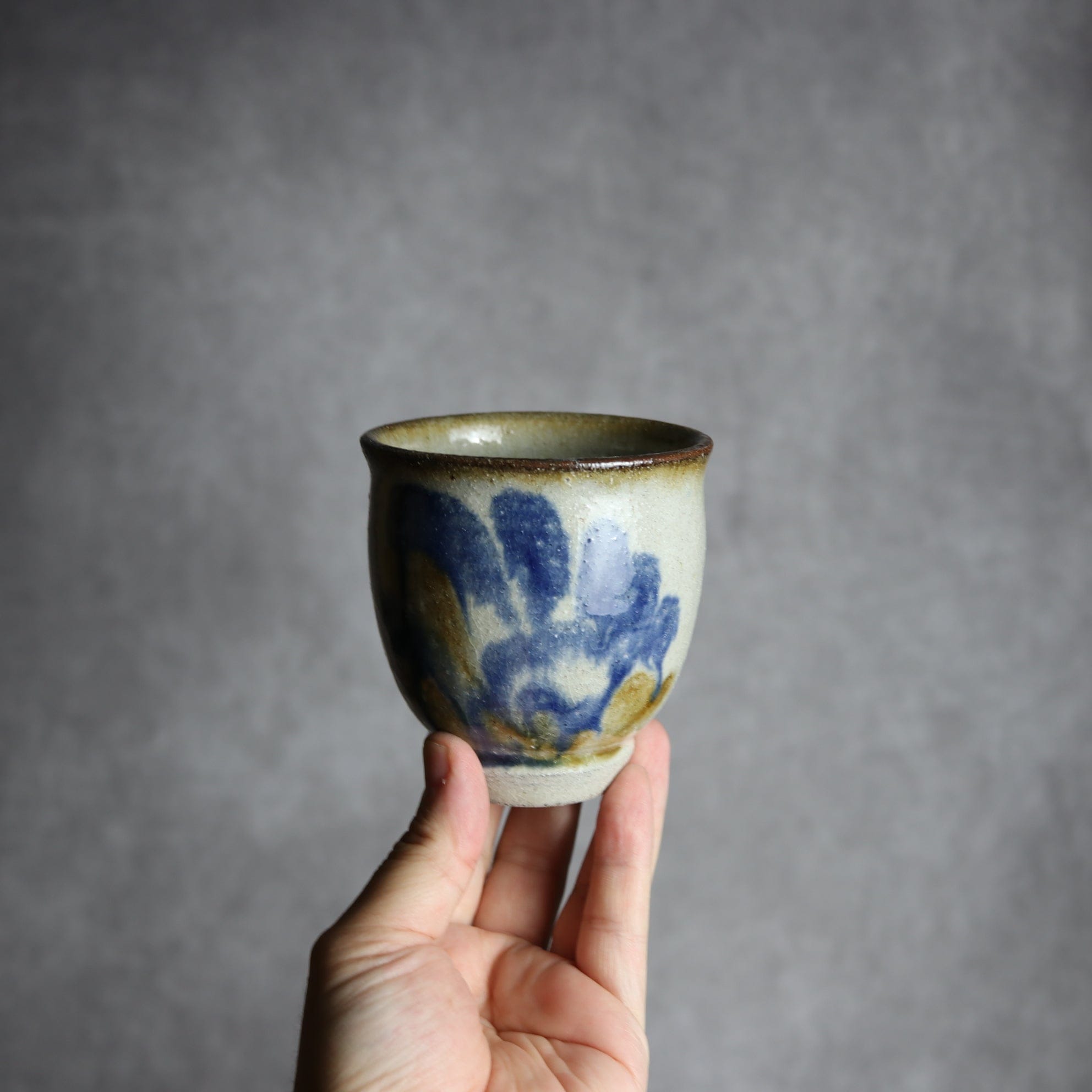 湯呑1 飴 呉須釉 唐草 やちむん 陶器 榮一工房