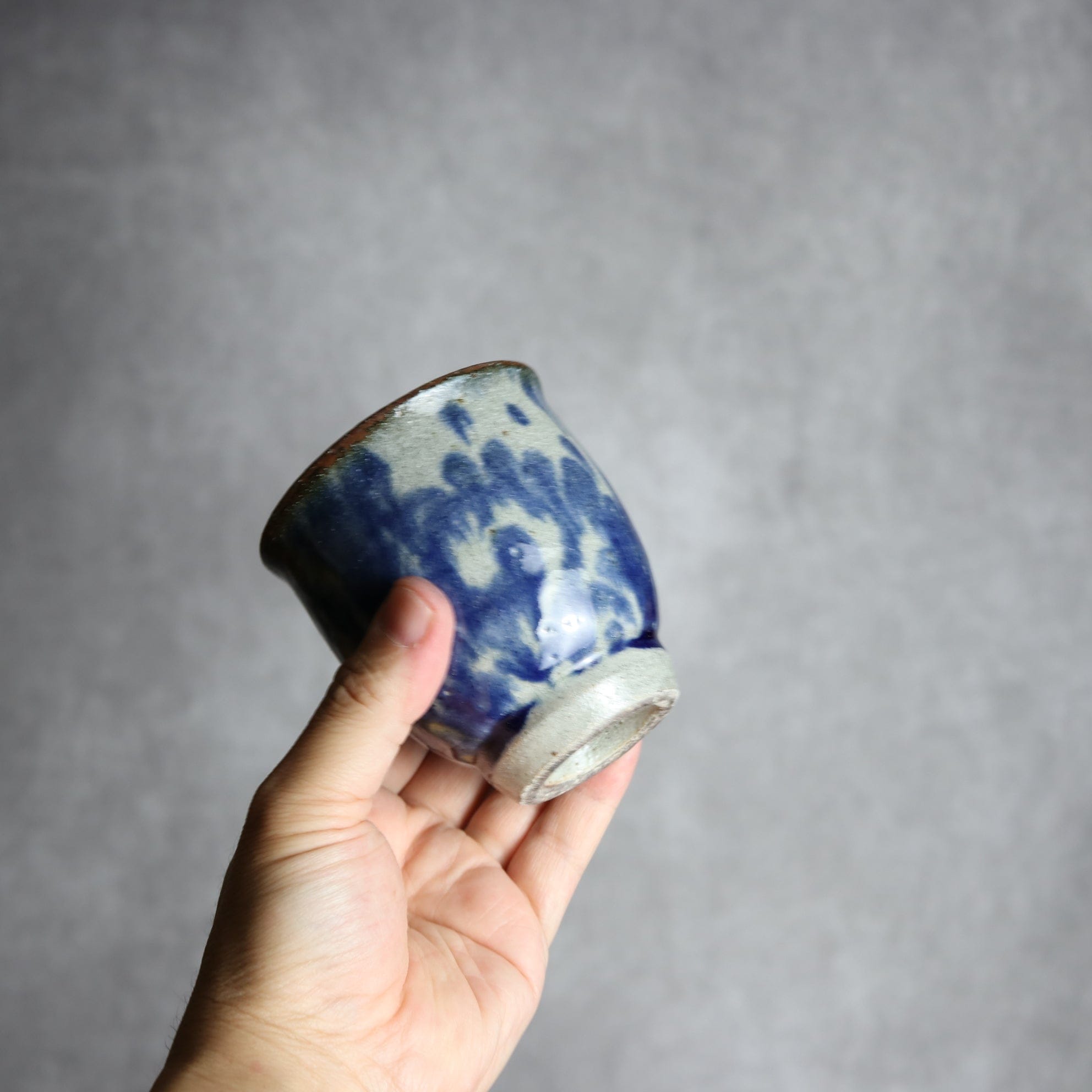 湯呑2 飴 呉須釉 唐草 格子点打 やちむん 陶器 榮一工房