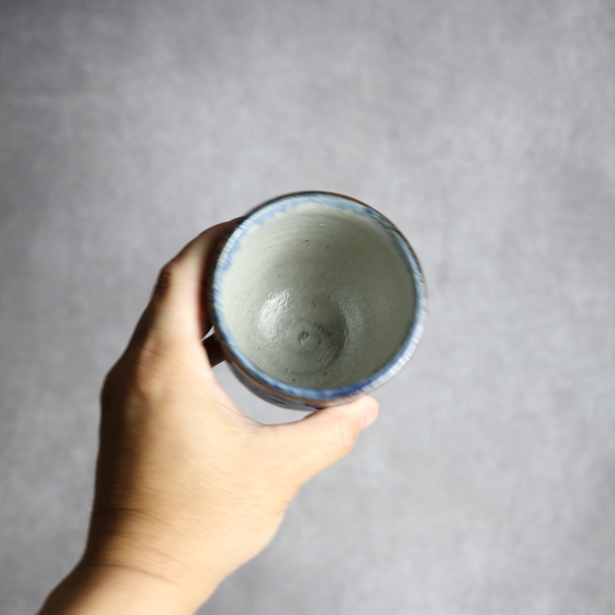 湯呑2 飴 呉須釉 唐草 格子点打 やちむん 陶器 榮一工房