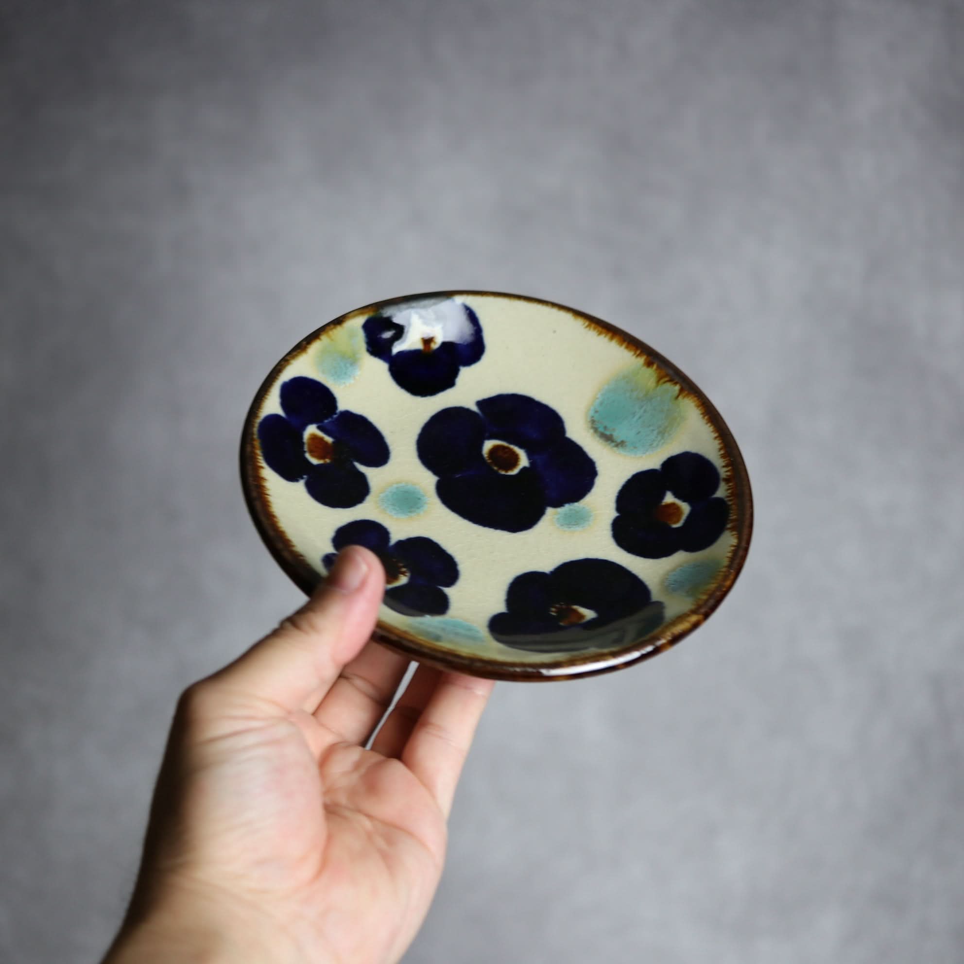 5寸皿2 花紋 やちむん 陶器 エドメ陶房 やちむん 陶器.