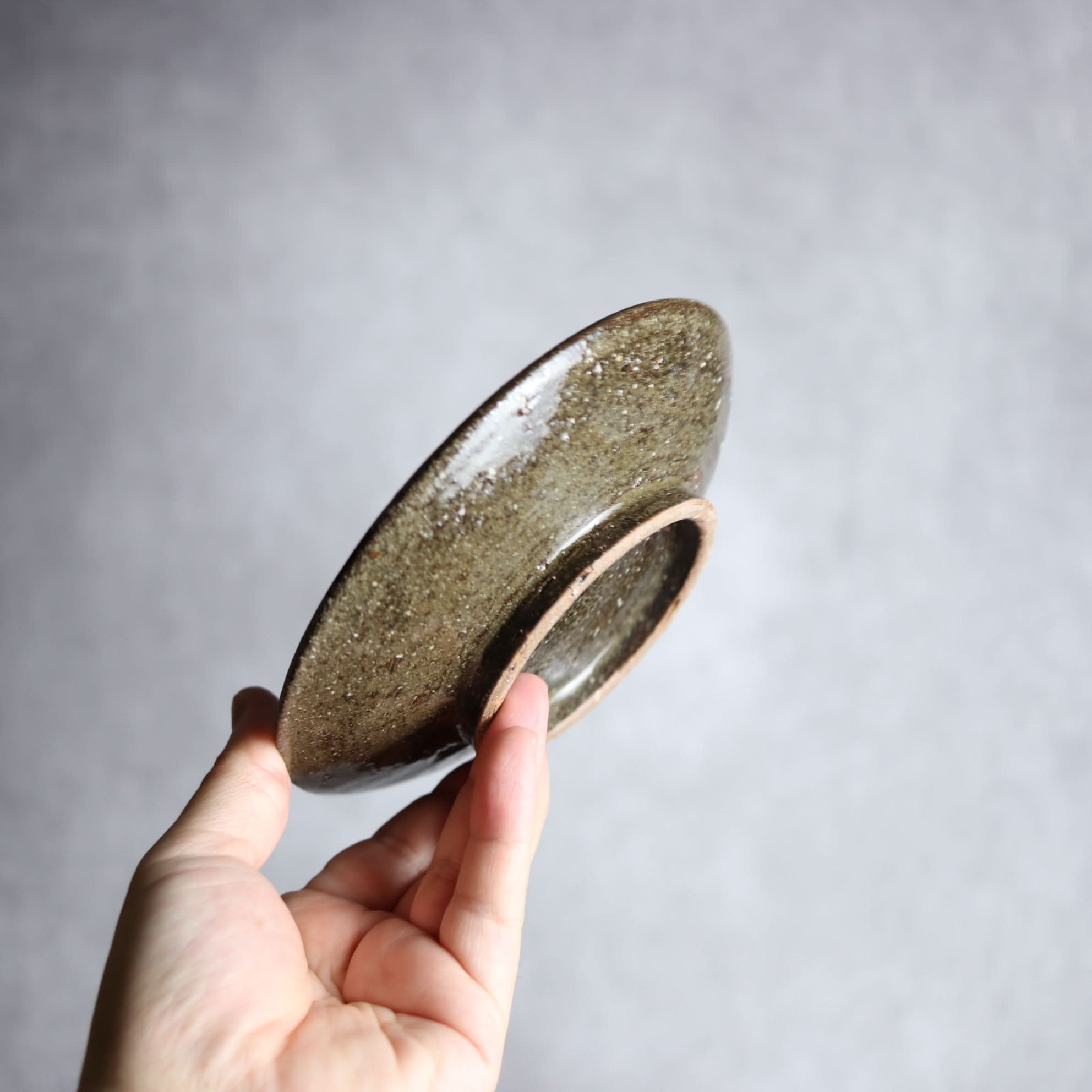 5寸皿 緑 茶 刷毛目 ドット やちむん 陶器 陶芸こまがた やちむん 陶器.