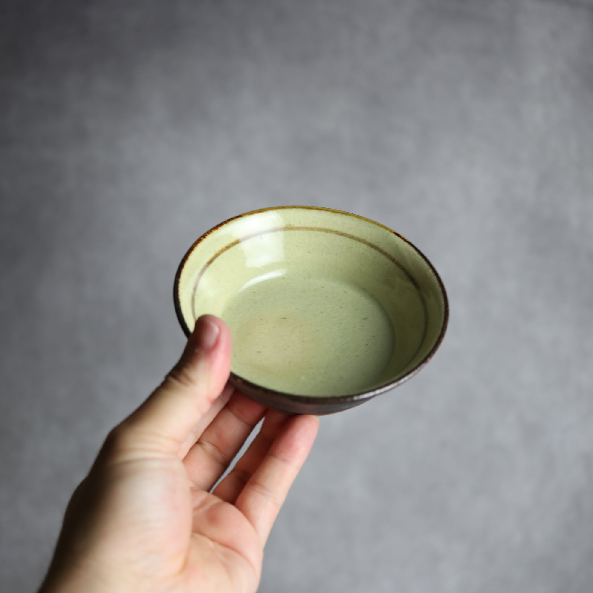 3.5寸安南鉢1 灰 黒釉 やちむん 陶器 陶と厨子甕 ひ窯