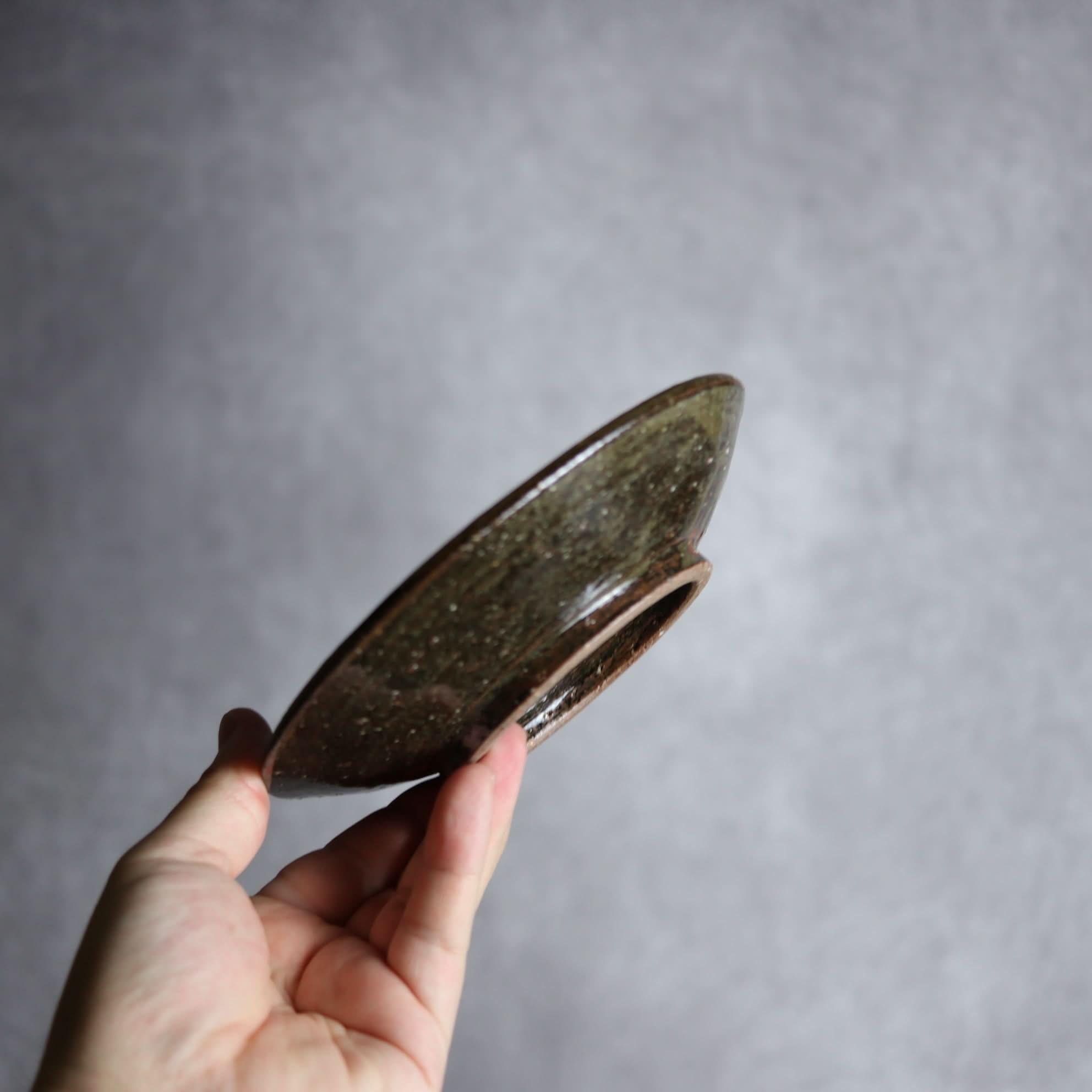 5寸皿 紺 茶 刷毛目 ドット やちむん 陶器 陶芸こまがた やちむん 陶器.