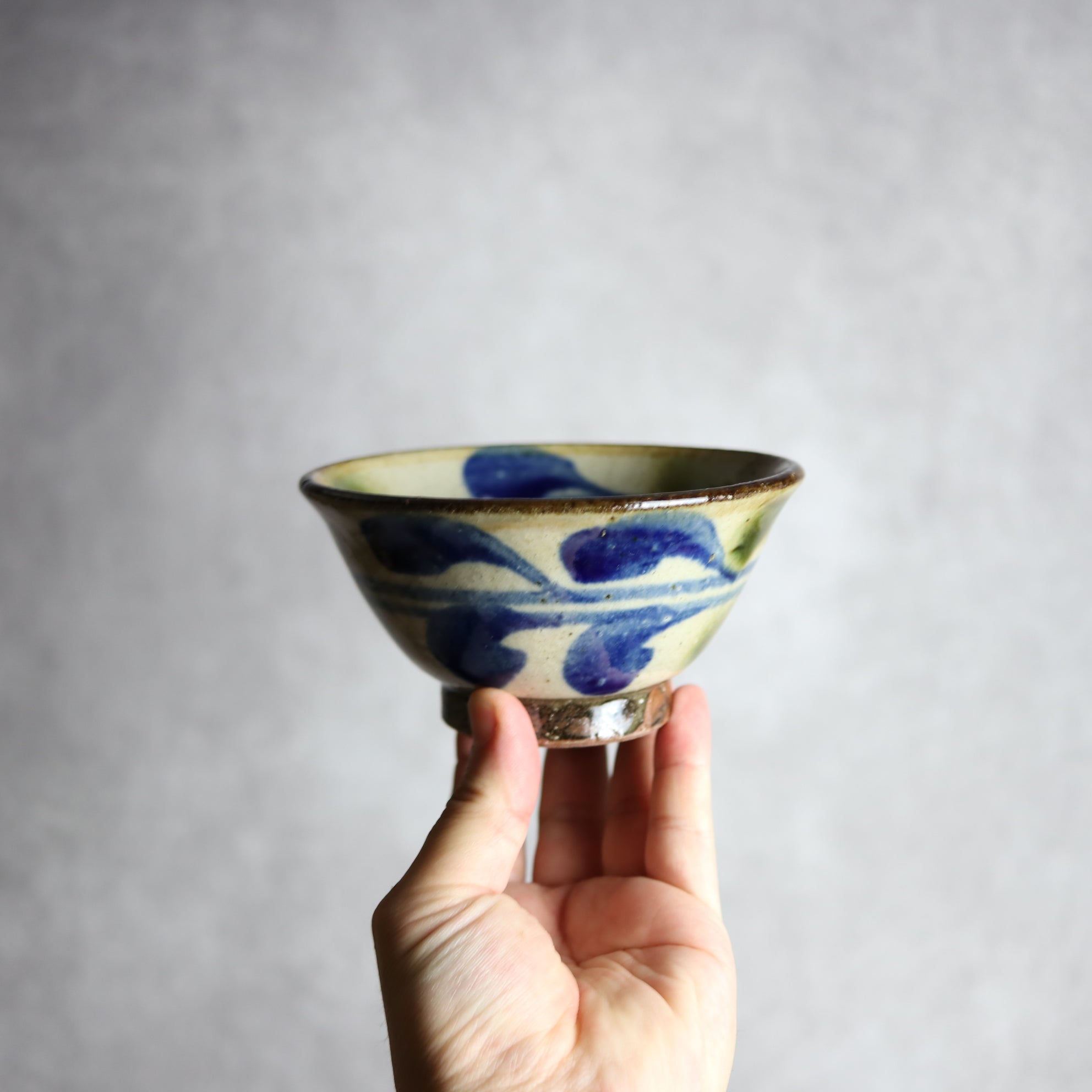 陶芸こまがた - 4寸マカイ 青 緑 デイゴ柄 やちむん 陶器 陶芸こまがた - mundasui