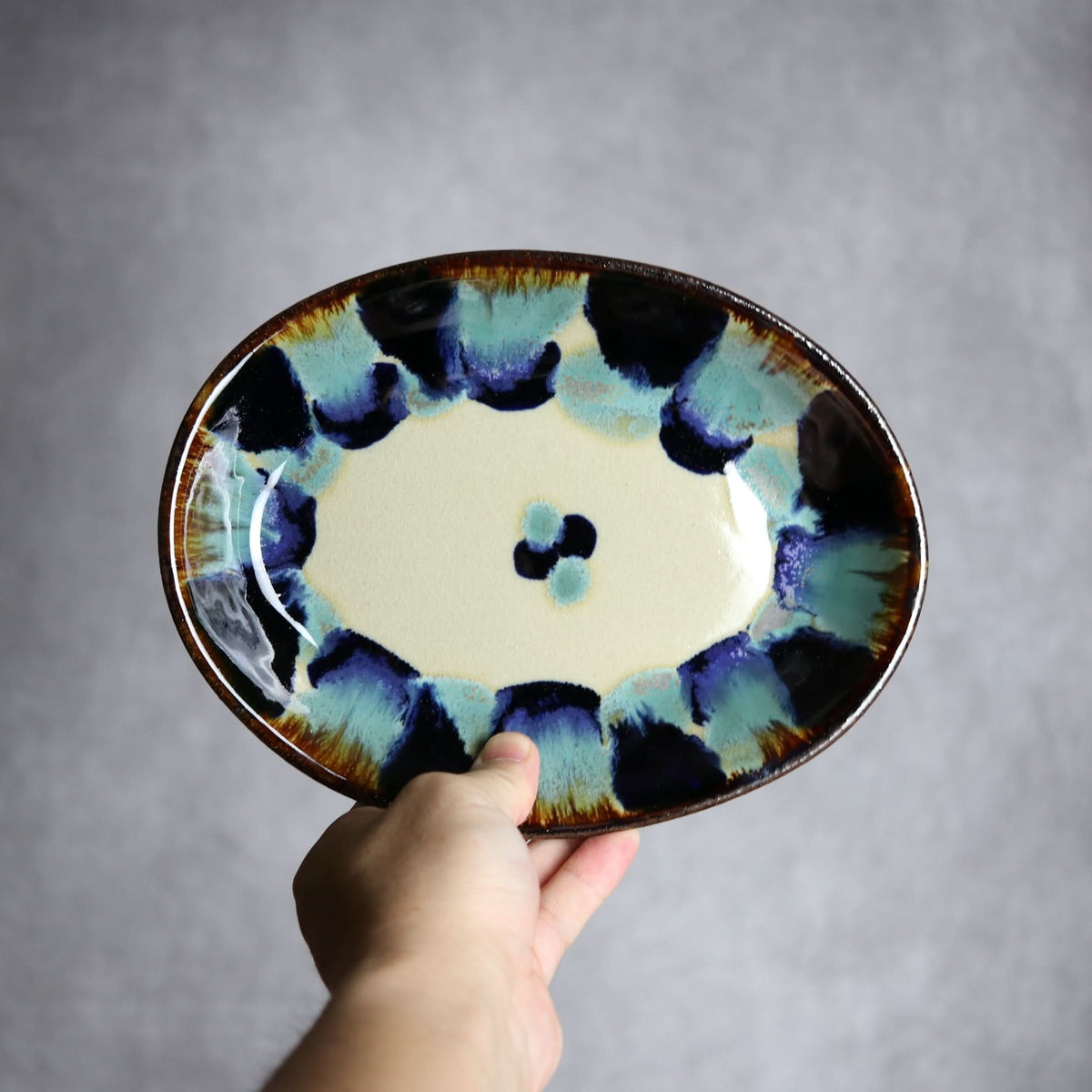 オーバル皿1 青三彩紋 やちむん 陶器 エドメ陶房｜エドメ陶房 