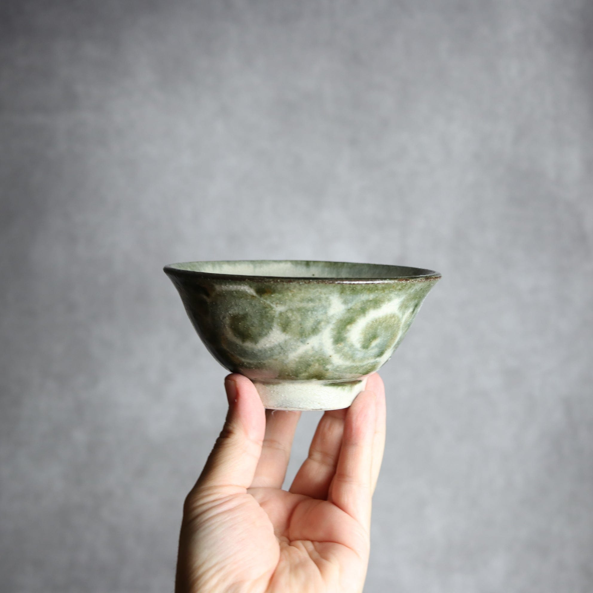 4寸マカイ1 黒呉須釉 唐草 やちむん 陶器 榮一工房