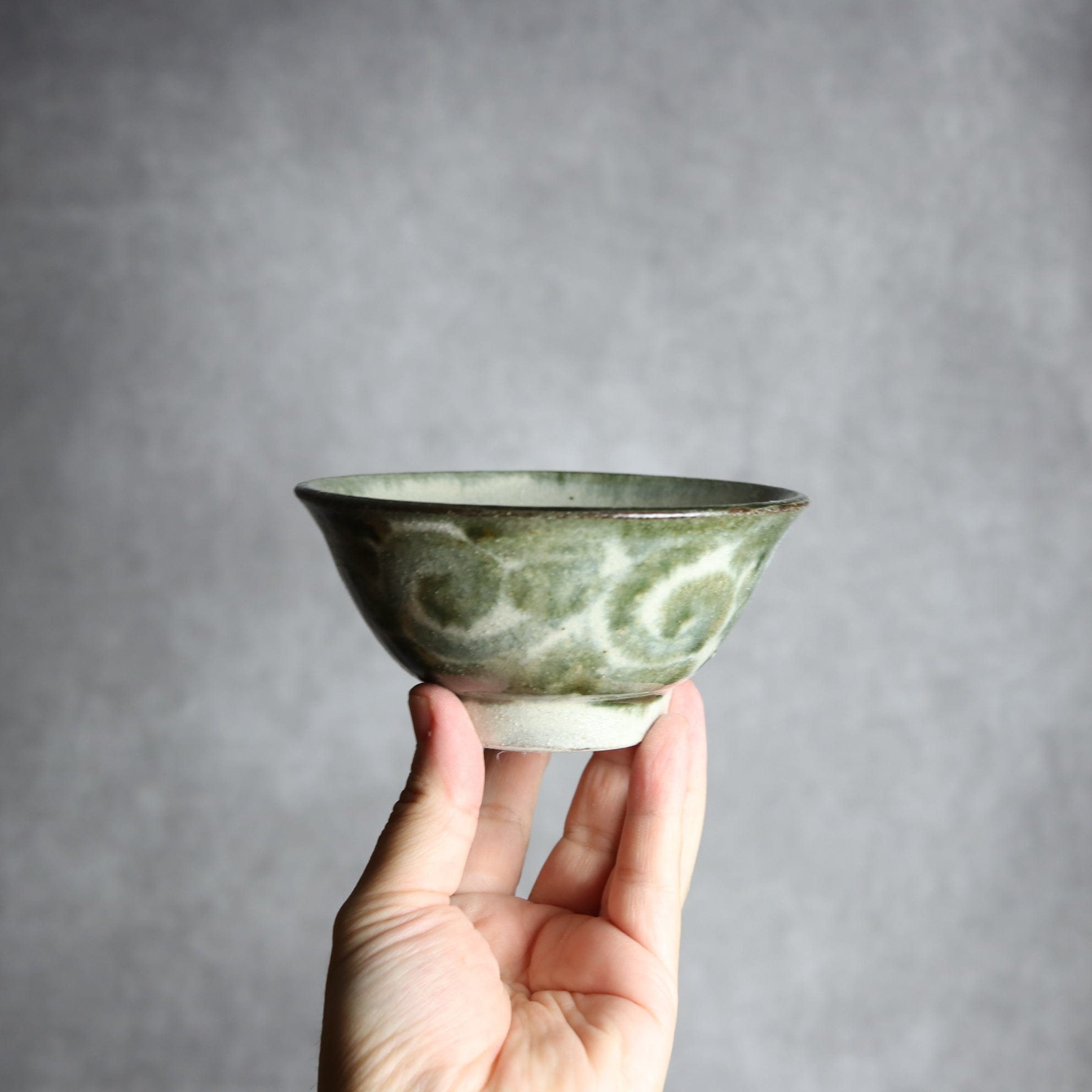 4寸マカイ1 黒呉須釉 唐草 やちむん 陶器 榮一工房